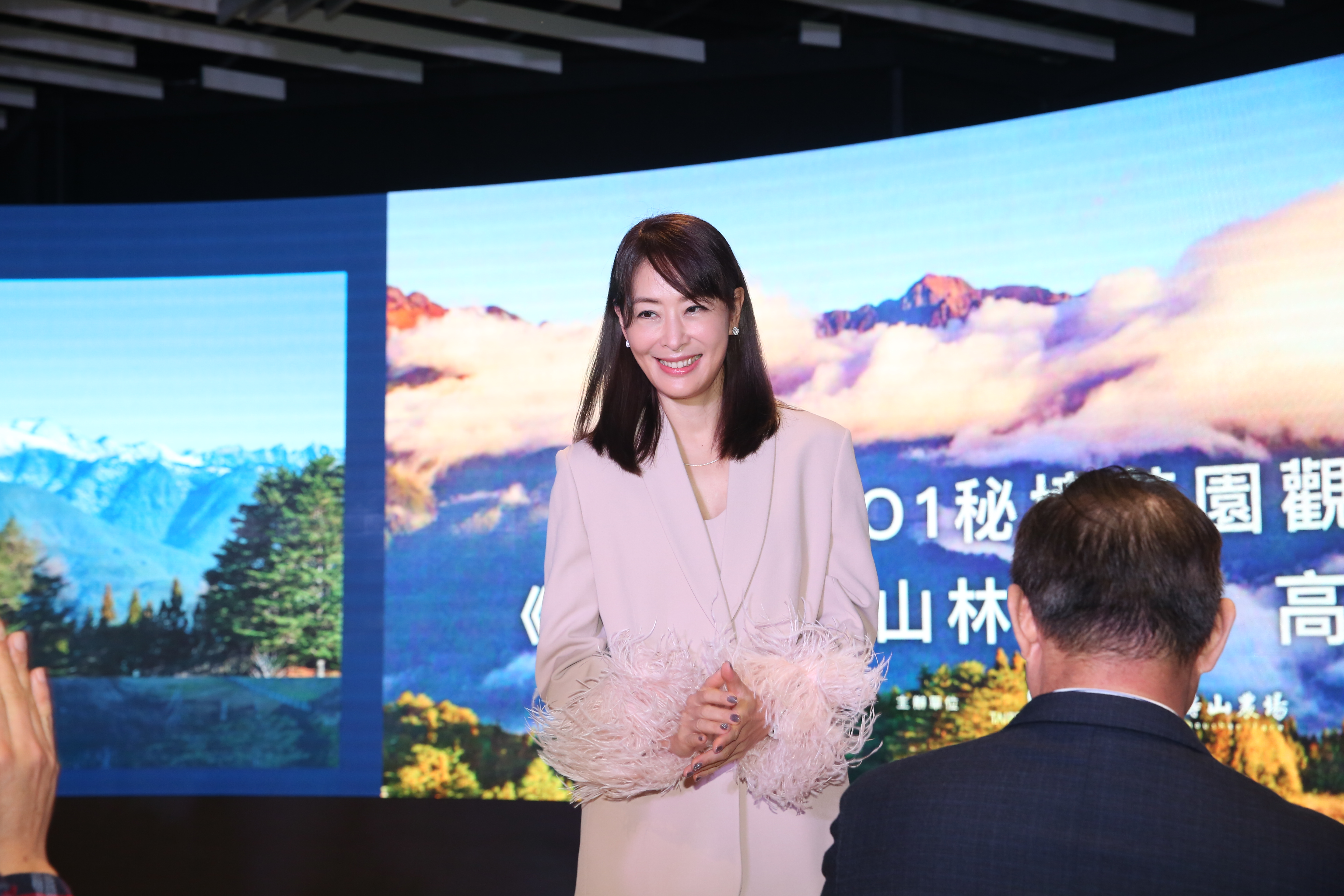 台北101董事長賈永婕推出「永婕同心」帽T，目前開放網路預購。（本刊資料照）