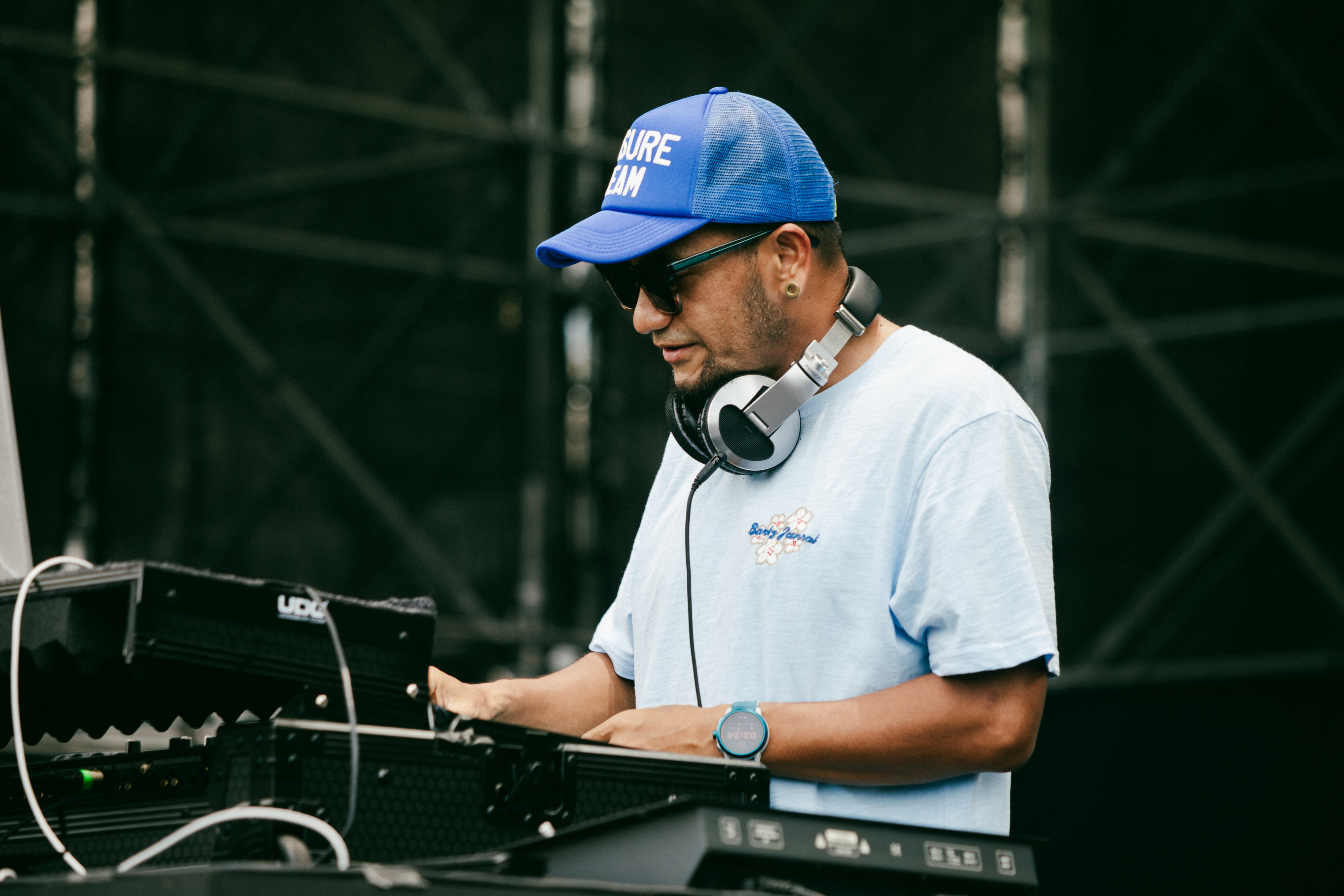 張震嶽化身DJ Orange，在歌迷排隊入場期間放歌為大家暖身。（本色音樂提供）