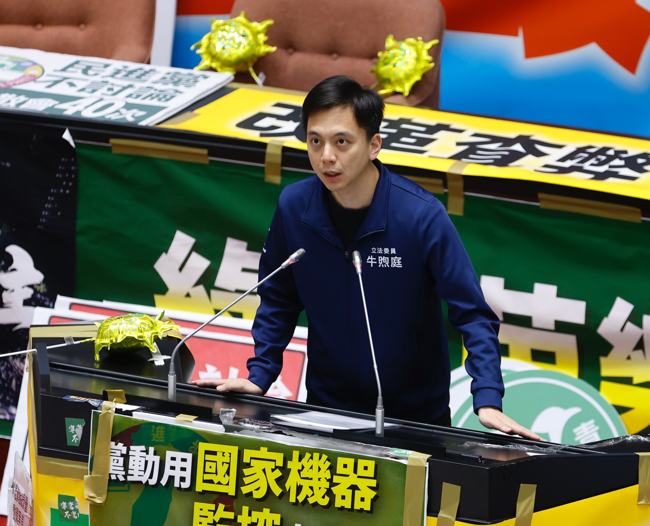 國民黨立委牛煦庭認為，此案凸顯出公寓大廈內部管理機制的失靈，以及住戶間彼此不信任的情況。