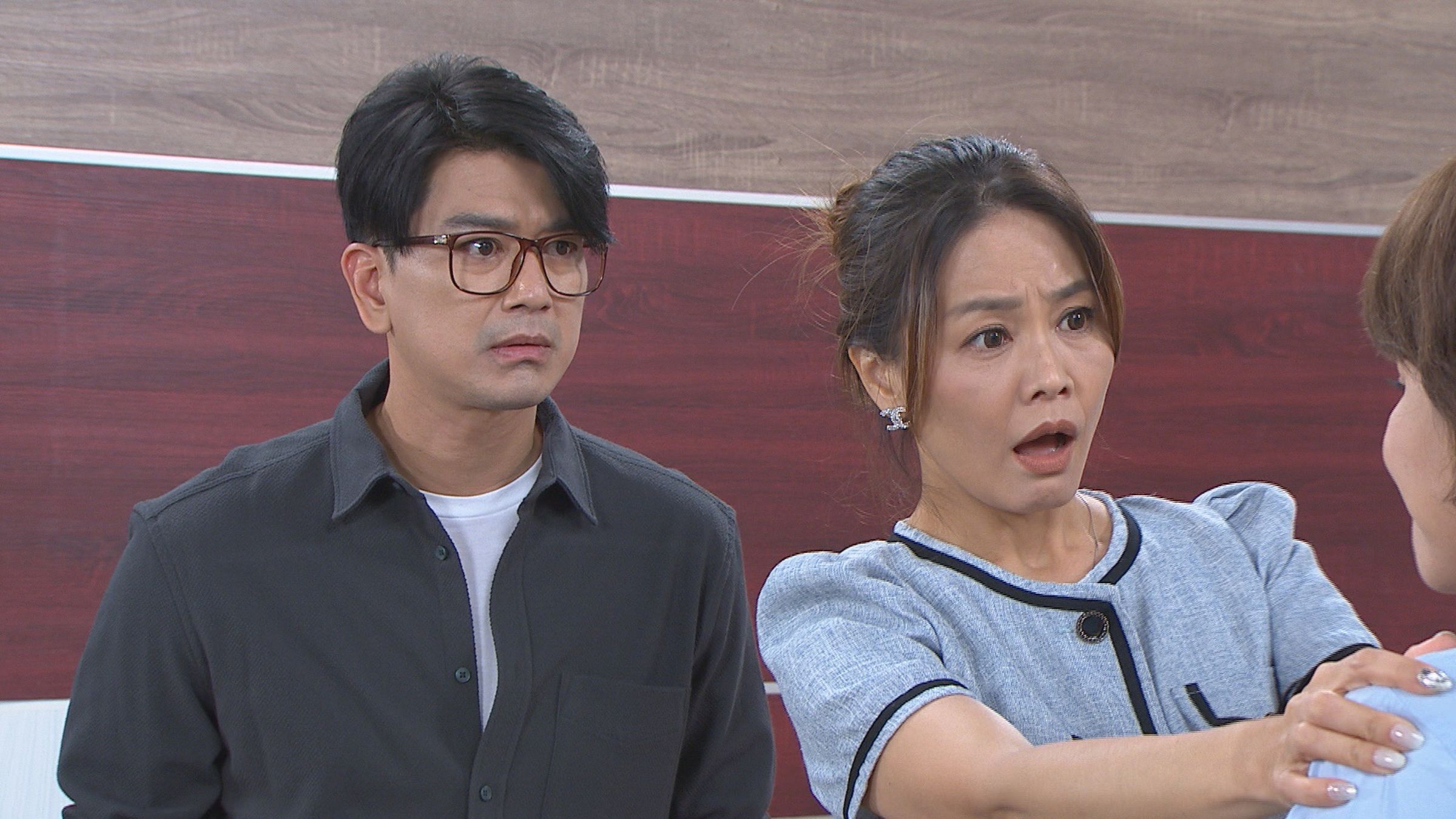 潘逸安跟張䕒心在《愛的榮耀》演出夫妻檔。（民視提供）