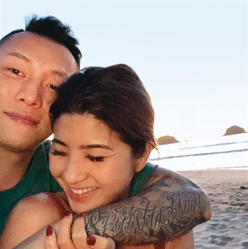 瘦子與老婆Jennifer第一次出國約會渡假，就在峇里島。（圖／翻攝自HoodLife微博）

