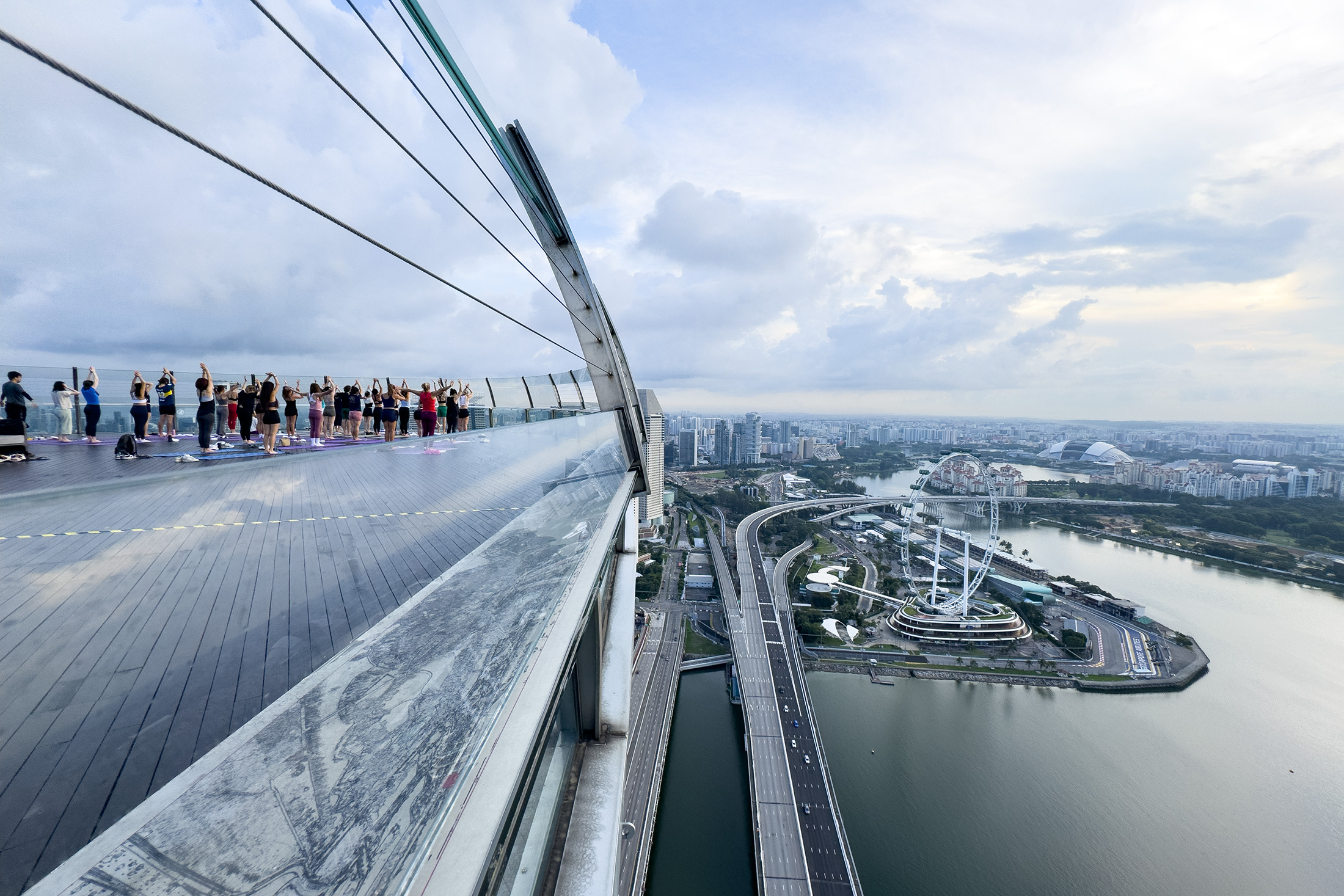 現在到新加坡旅行，除了能體驗融合多元文化的旅遊體驗，也能參加瑜伽、Spa、藝術治療、室內滑雪與衝浪等種類多樣的身心靈養生課程，為自己放鬆充電。