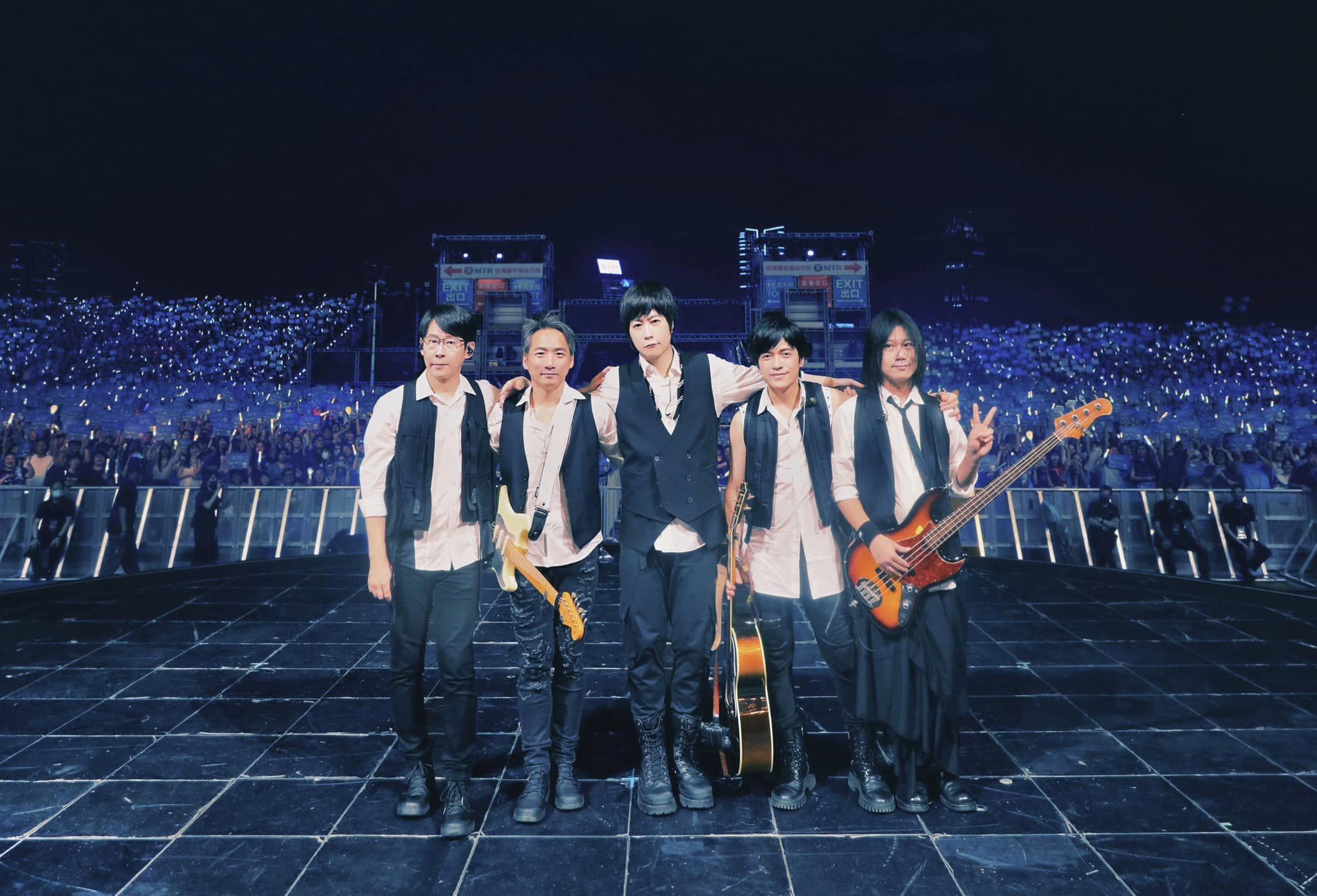 五月天阿信在昨天的演唱會上說出「我們中國人嘛」，引發台灣民眾不滿。（翻攝自五月天Mayday臉書 ）