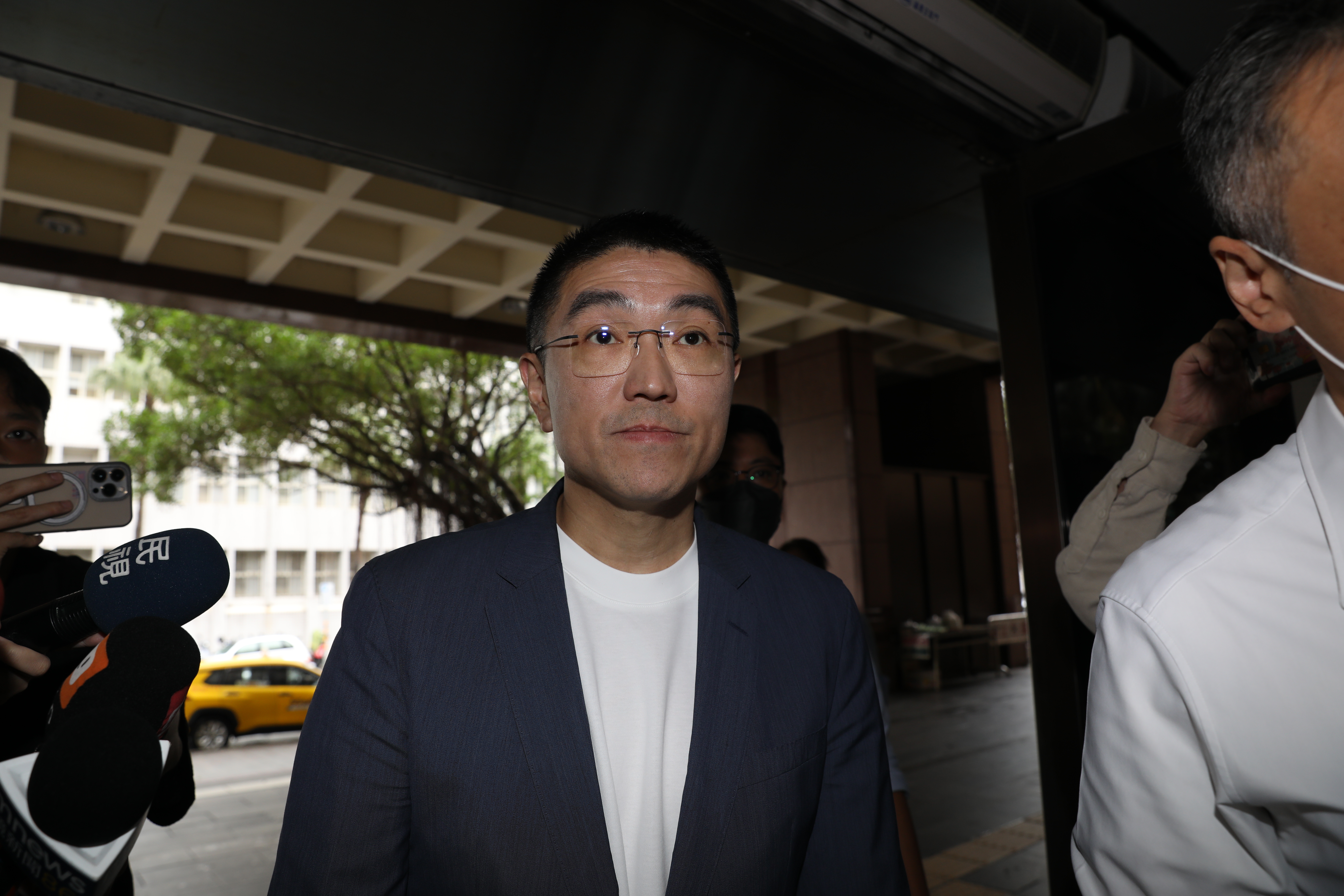 基隆市長謝國樑前往廉政署作證，移送北檢複訊。