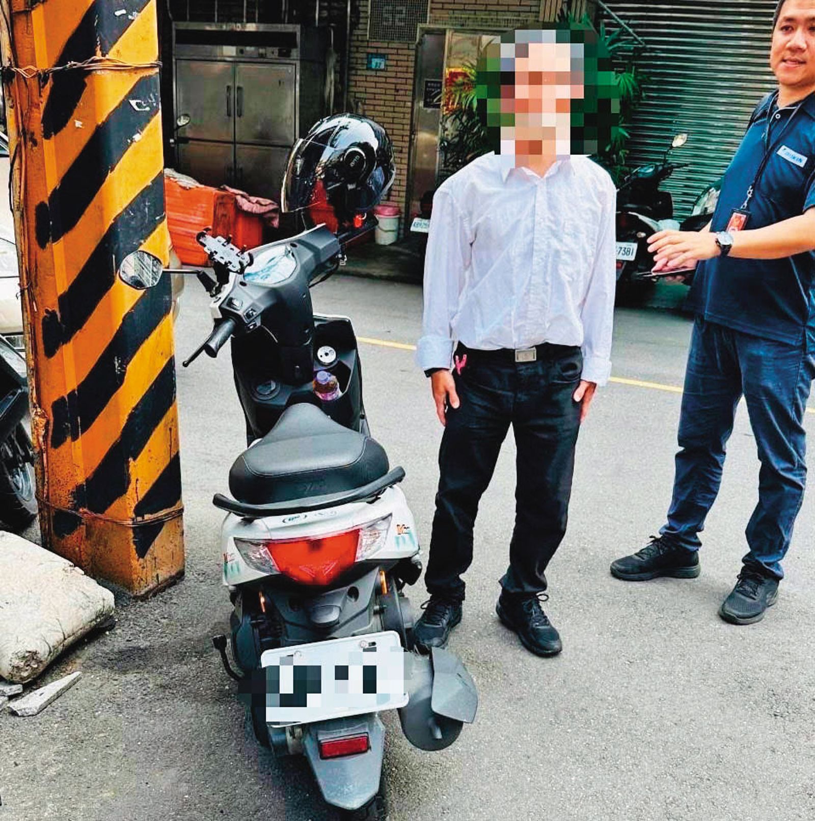 警方先逮捕李姓車手（左），再以他為餌誘抓到陳鑒。（圖／海山分局提供）