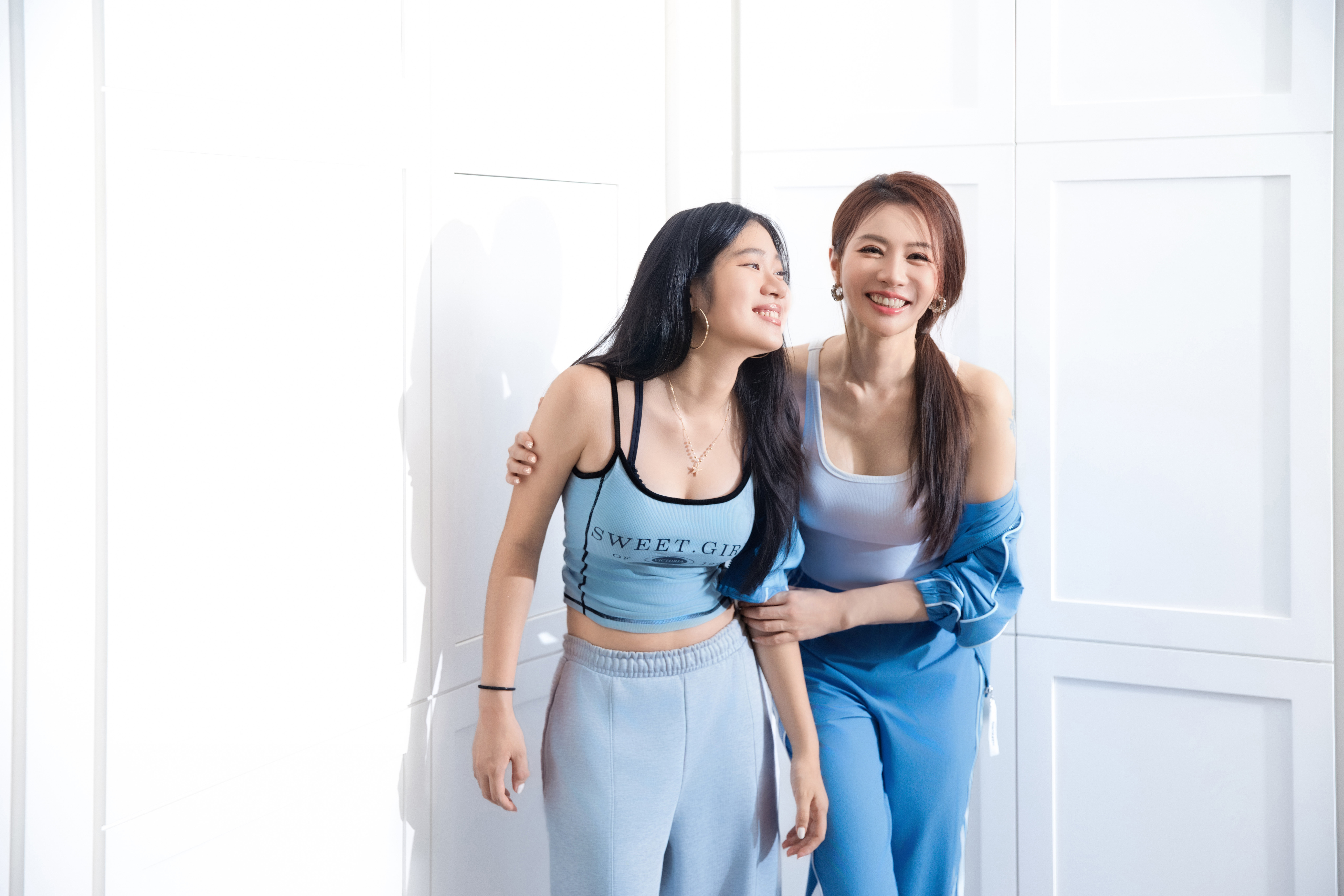 王瀅母女同框拍宣傳照。（鏡藝宏海提供）