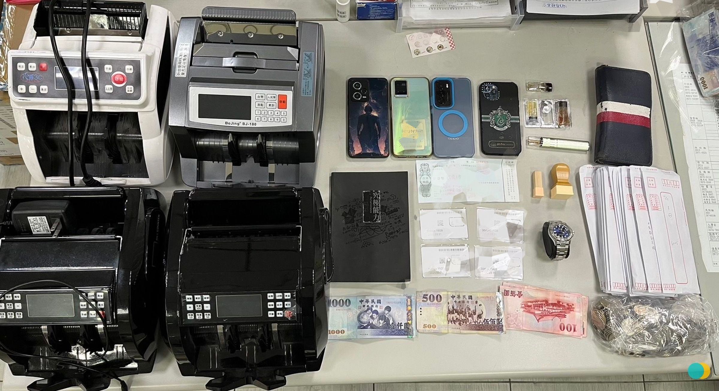 現場查扣贓證物。(警方提供)