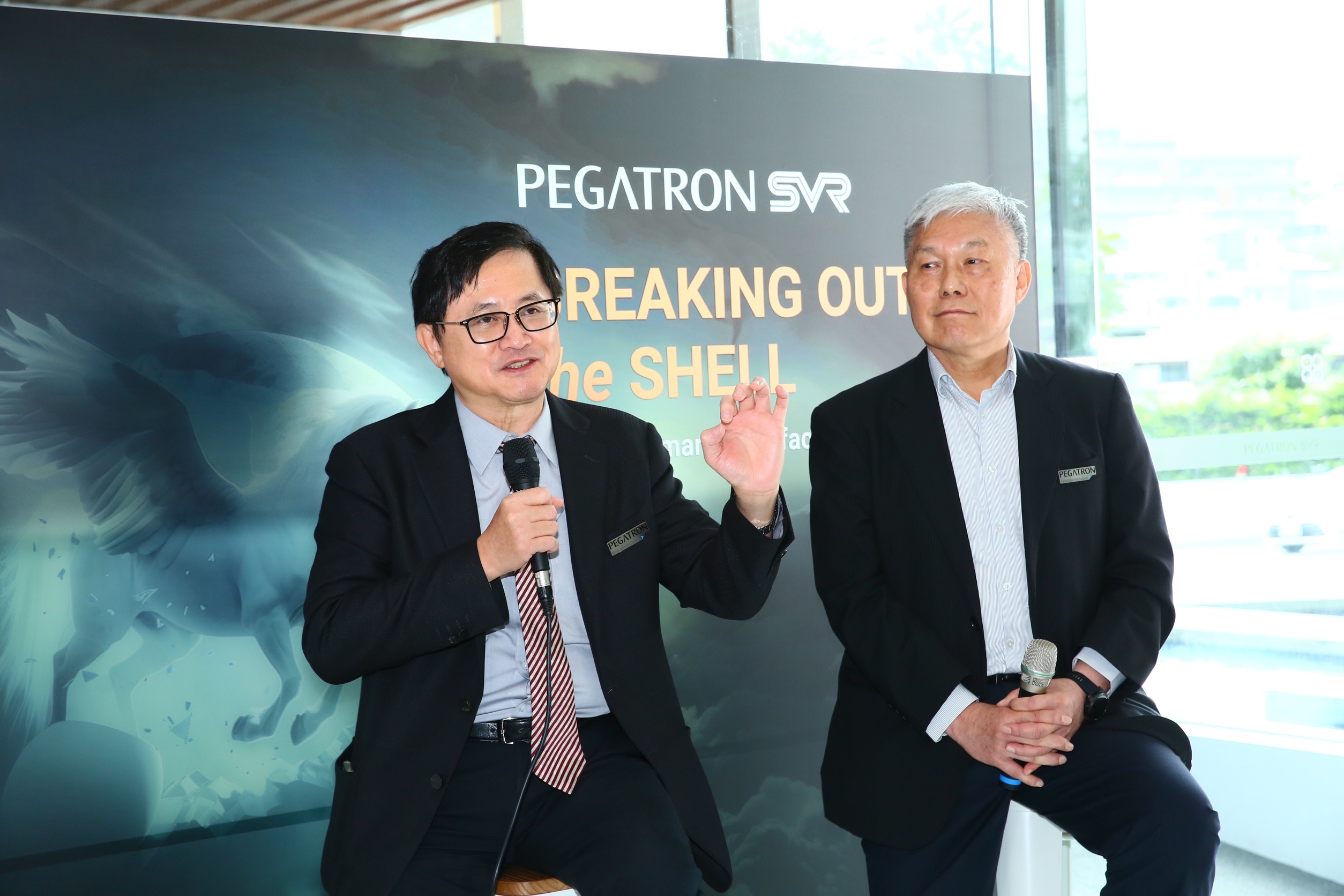 黃仁勳兒子黃勝斌與女兒黃敏珊傳出參訪和碩，童子賢（圖左）回應了。