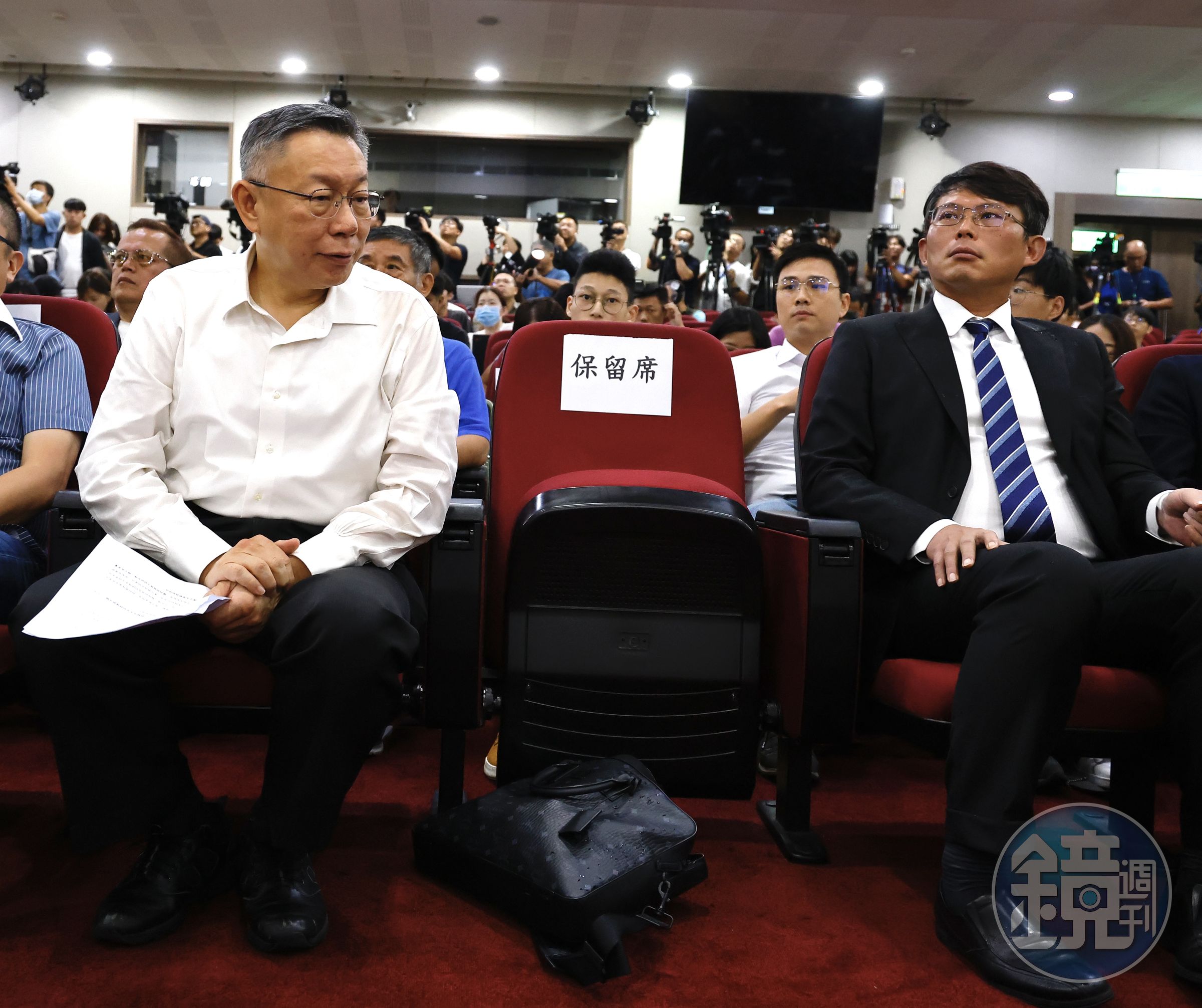 黃國昌被爆出組建政治狗仔跟監政敵,甚至連柯文哲也疑似曾是被害人,律師黃帝穎表示尚在刑法追訴期內,柯文哲有權提告。(本刊資料照)