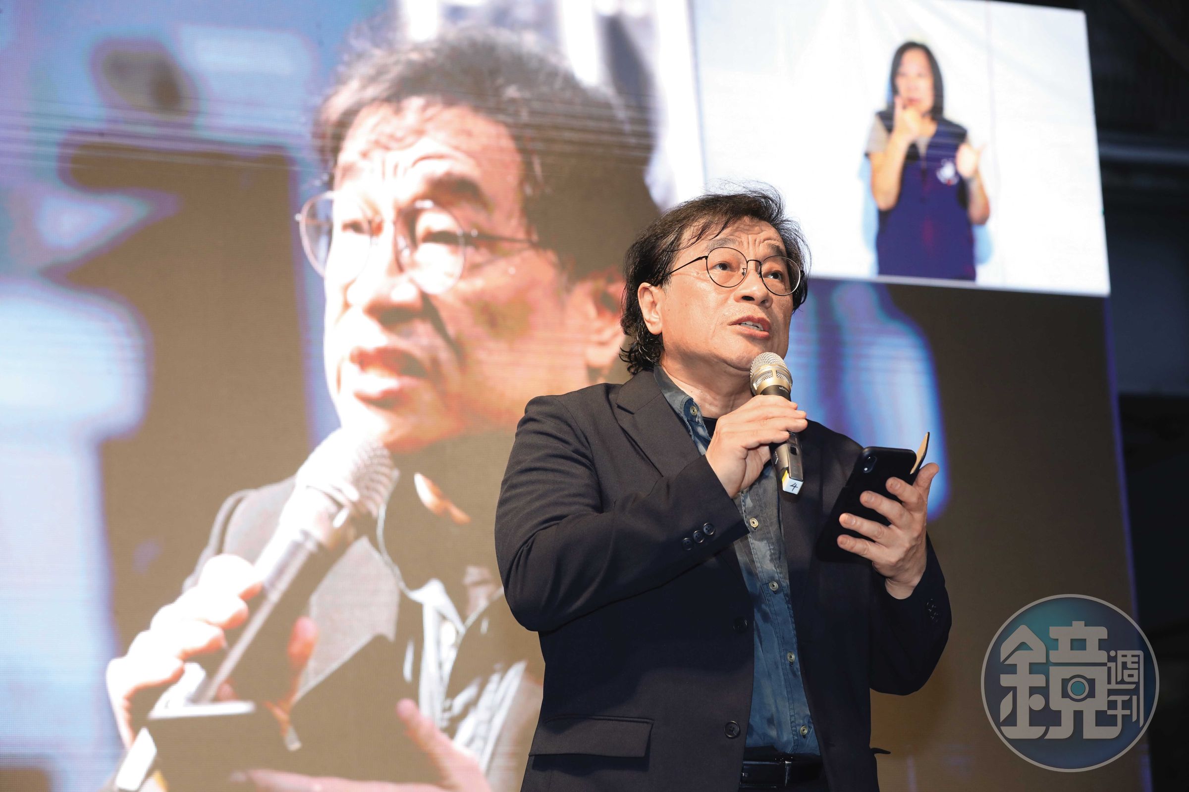 2024年5月,吳叡人在公民團體發起的青鳥行動立法院外演講。(蘇立坤攝)