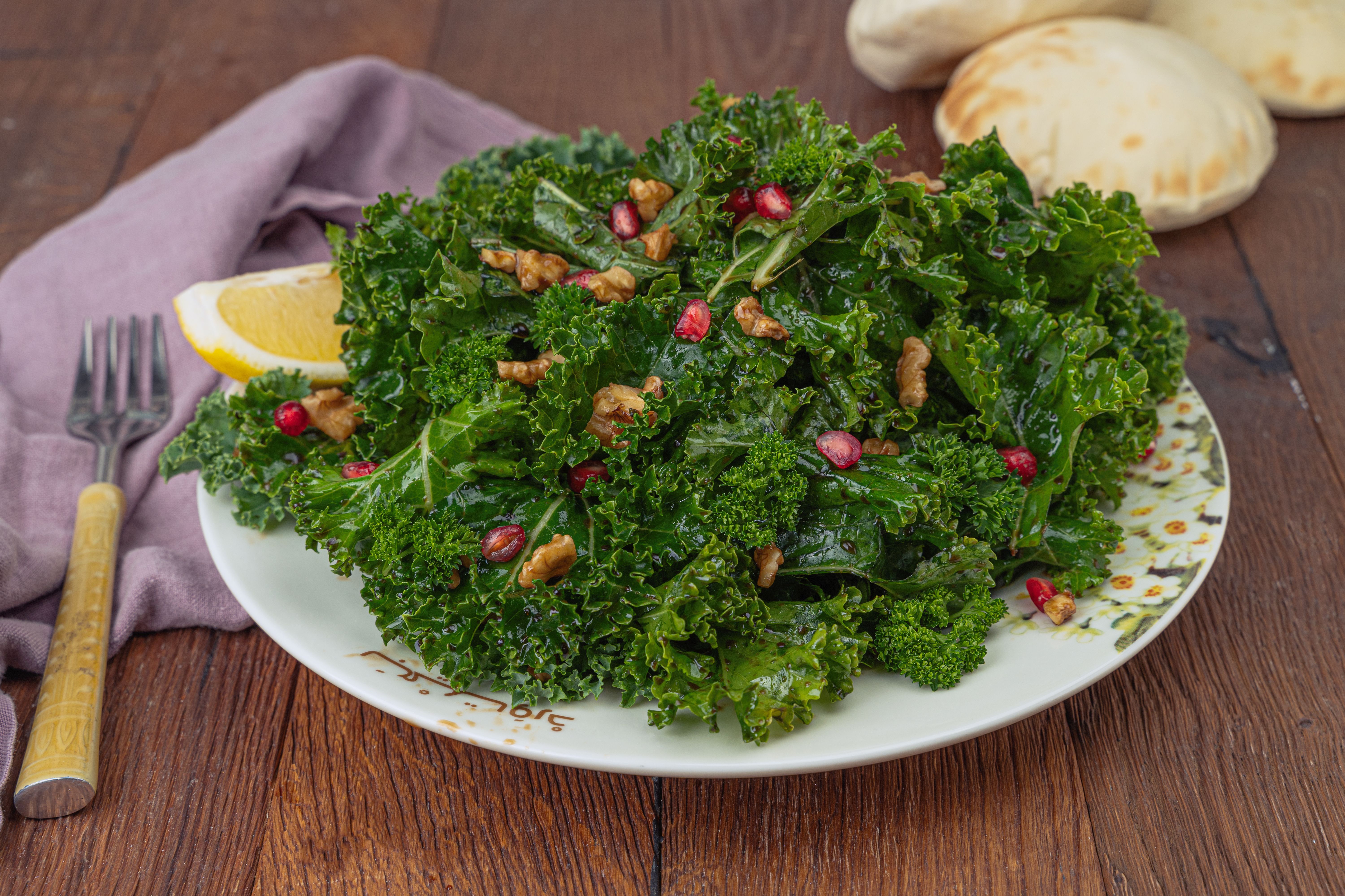 羽衣甘藍富含脂溶性營養素,食用時搭配堅果,更易吸收。(PEXELS提供)