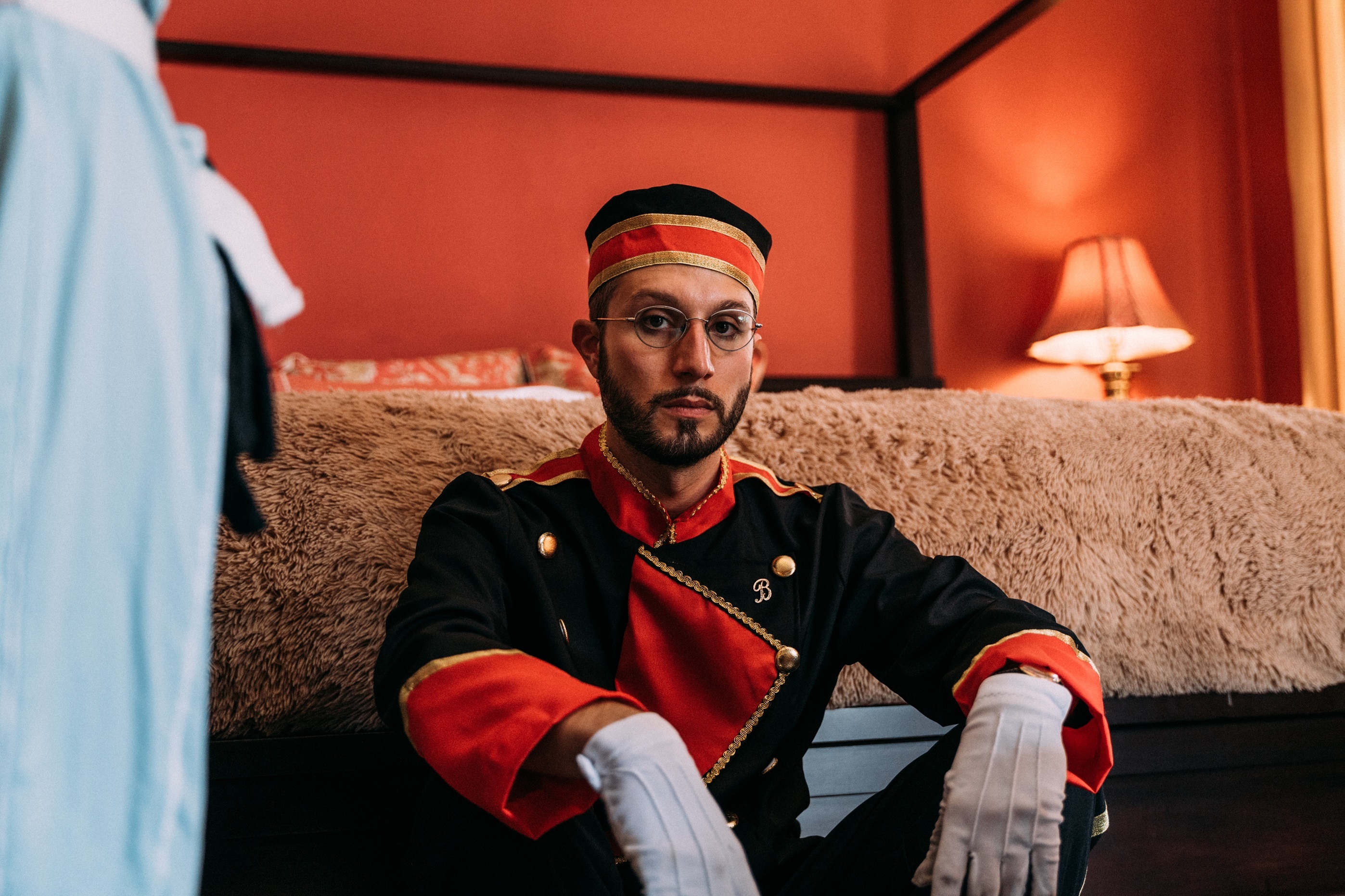 主打歌〈bing bong〉MV由bbno$與百萬創作者VNLLA聯手演出，展現強烈娛樂感與反轉幽默。（olen quinn提供）