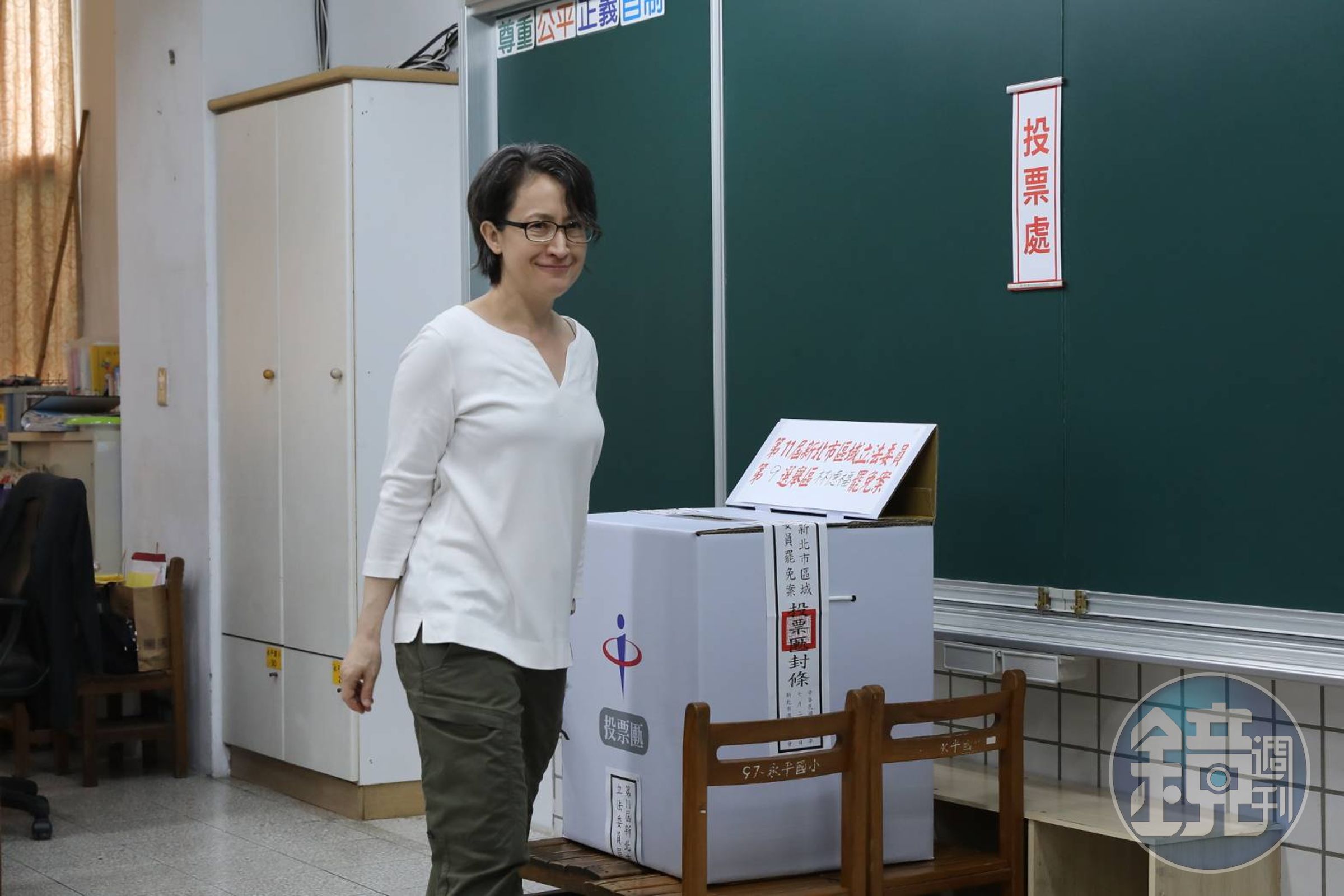 蕭美琴昨也到新北市永和區為藍委林德福的罷免案投票。