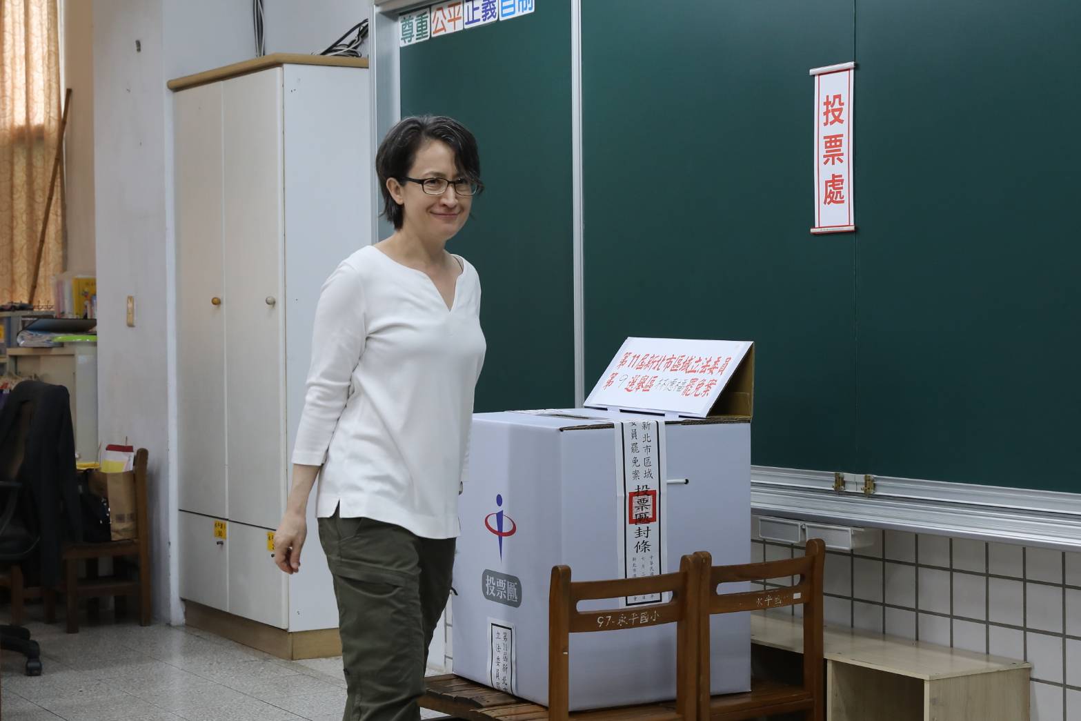 蕭美琴昨也到新北市永和區為藍委林德福的罷免案投票。