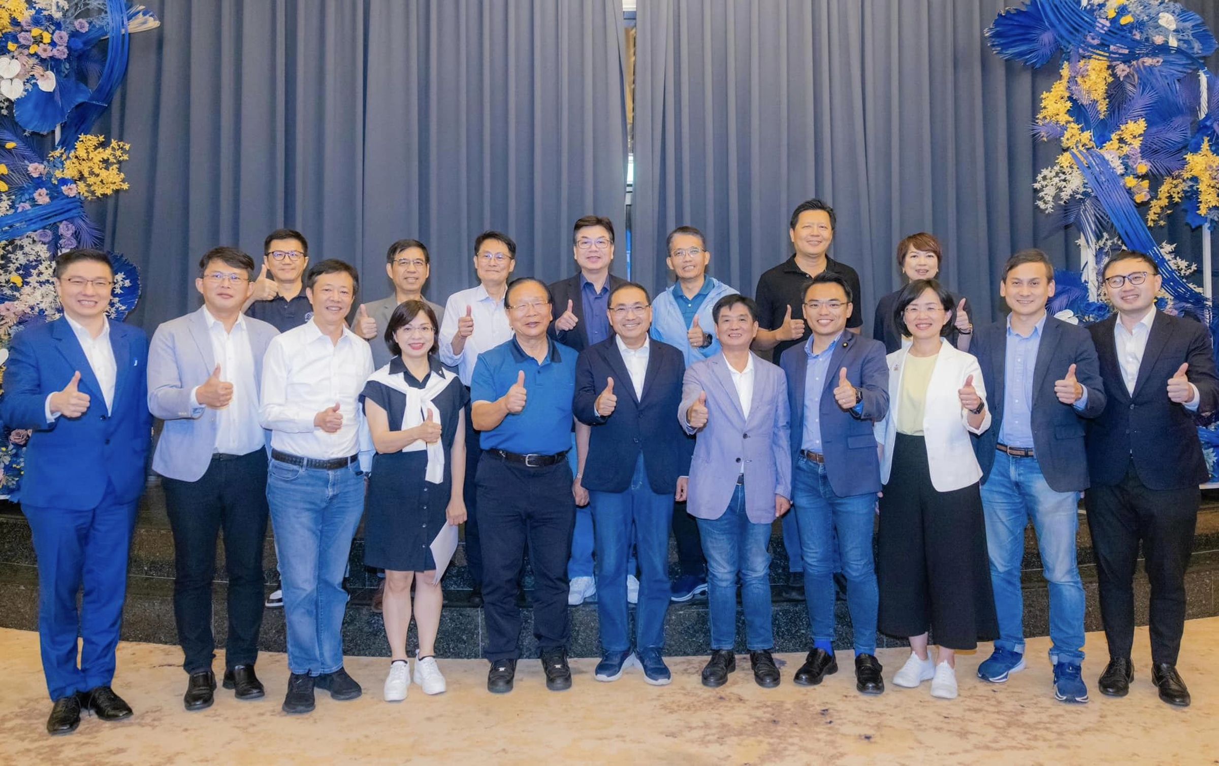 新北市長侯友宜在市府8樓彭園會館花園廳舉行了市政交流會，邀請新北市12名區域立委與1名不分區立委參加。（翻攝自臉書＠侯友宜）