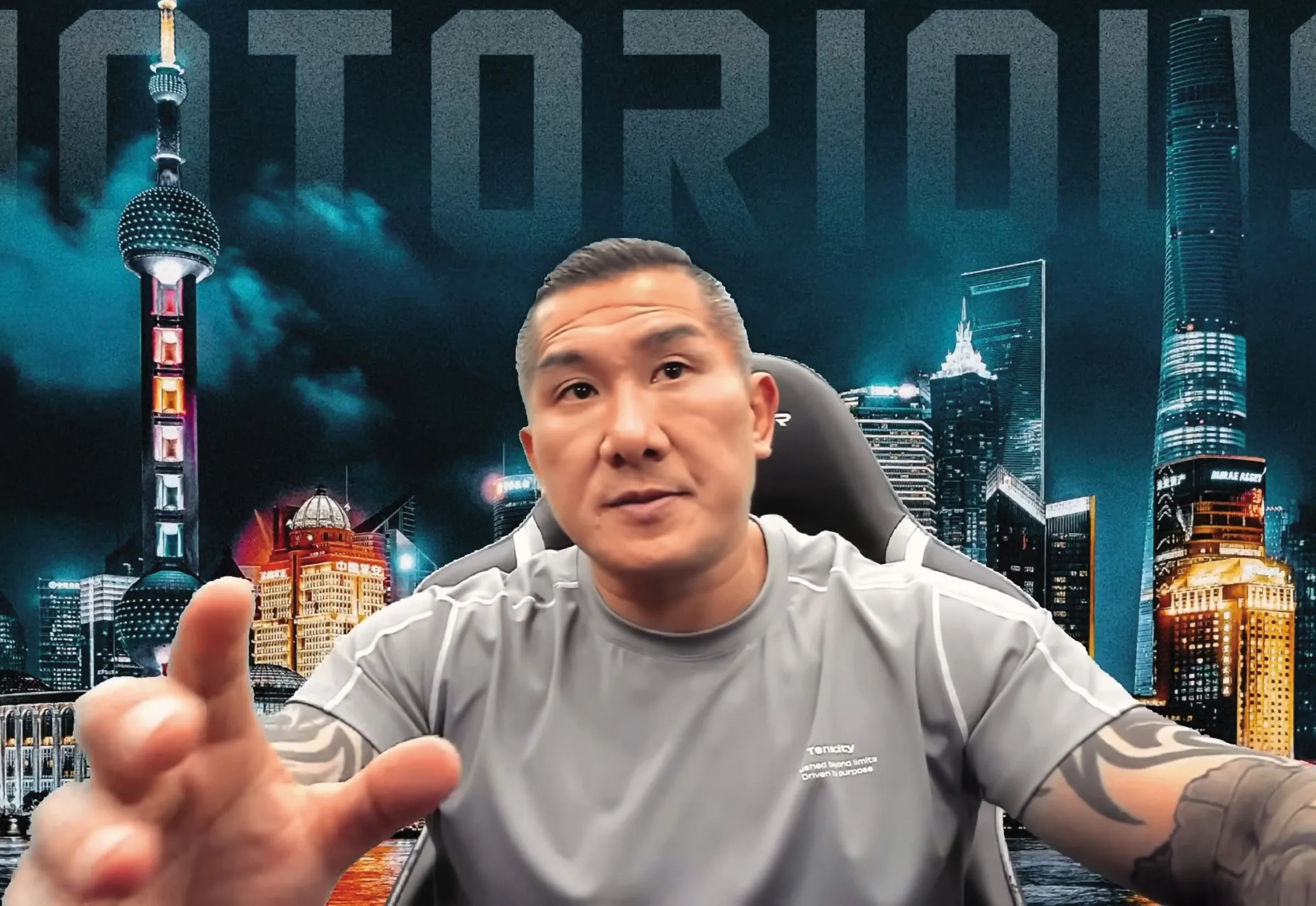 館長陳之漢在直播嗆「斬首賴清德」，今遭起訴。（翻攝館長直播YT）