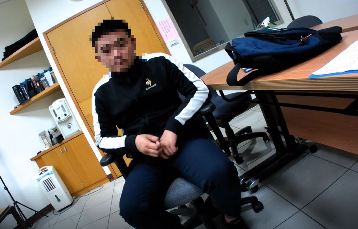 犯嫌原本在工地打工，去年10月才因當車手被收押禁見，而今又走向不歸路大賺黑心錢。（翻攝畫面）