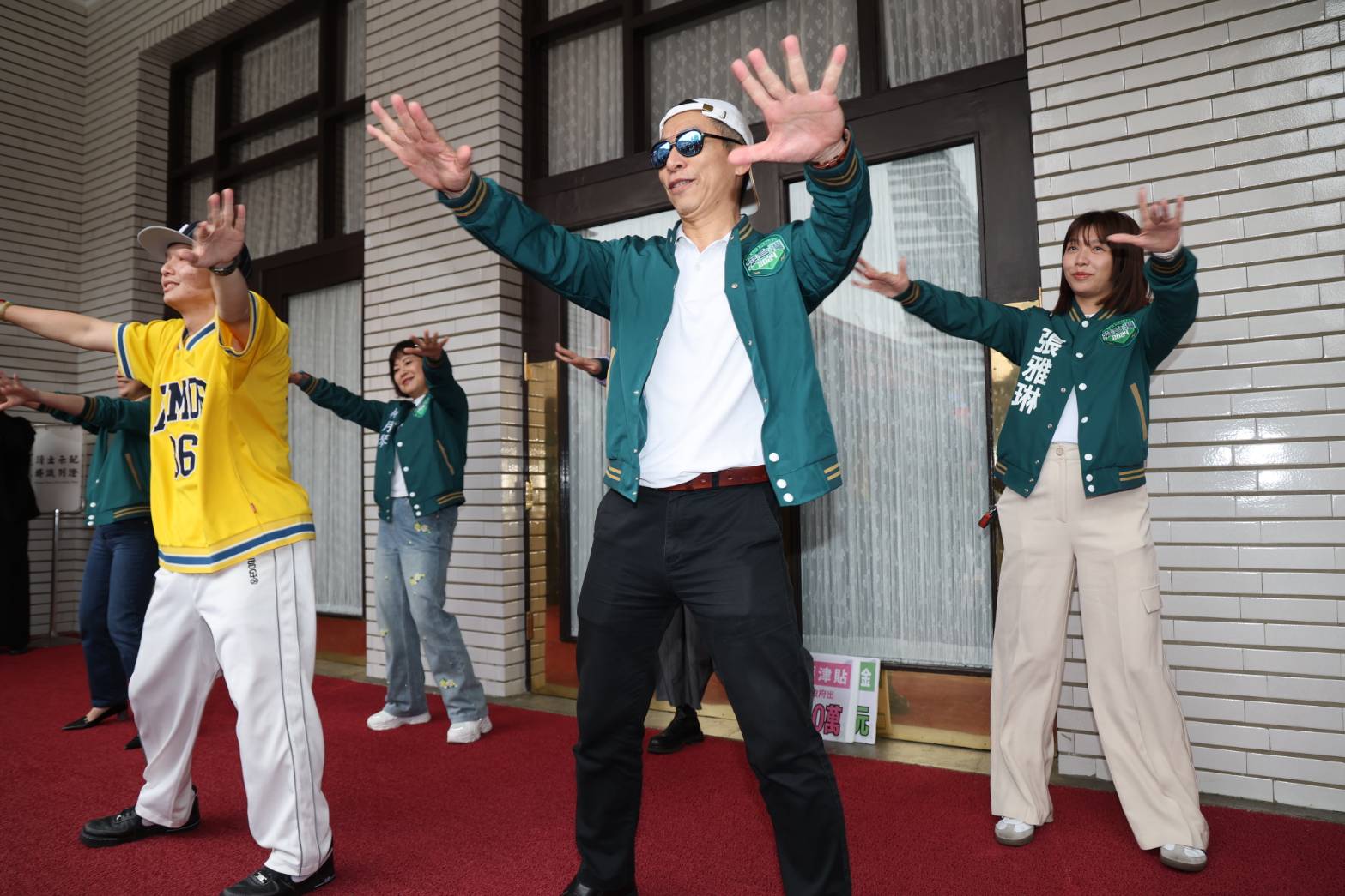 鍾佳濱稱軍隊保衛國家是靠軍人、武器是否精良，而非薪水，只有僱傭兵才看酬勞打仗。（資料照，鏡報林煒凱）