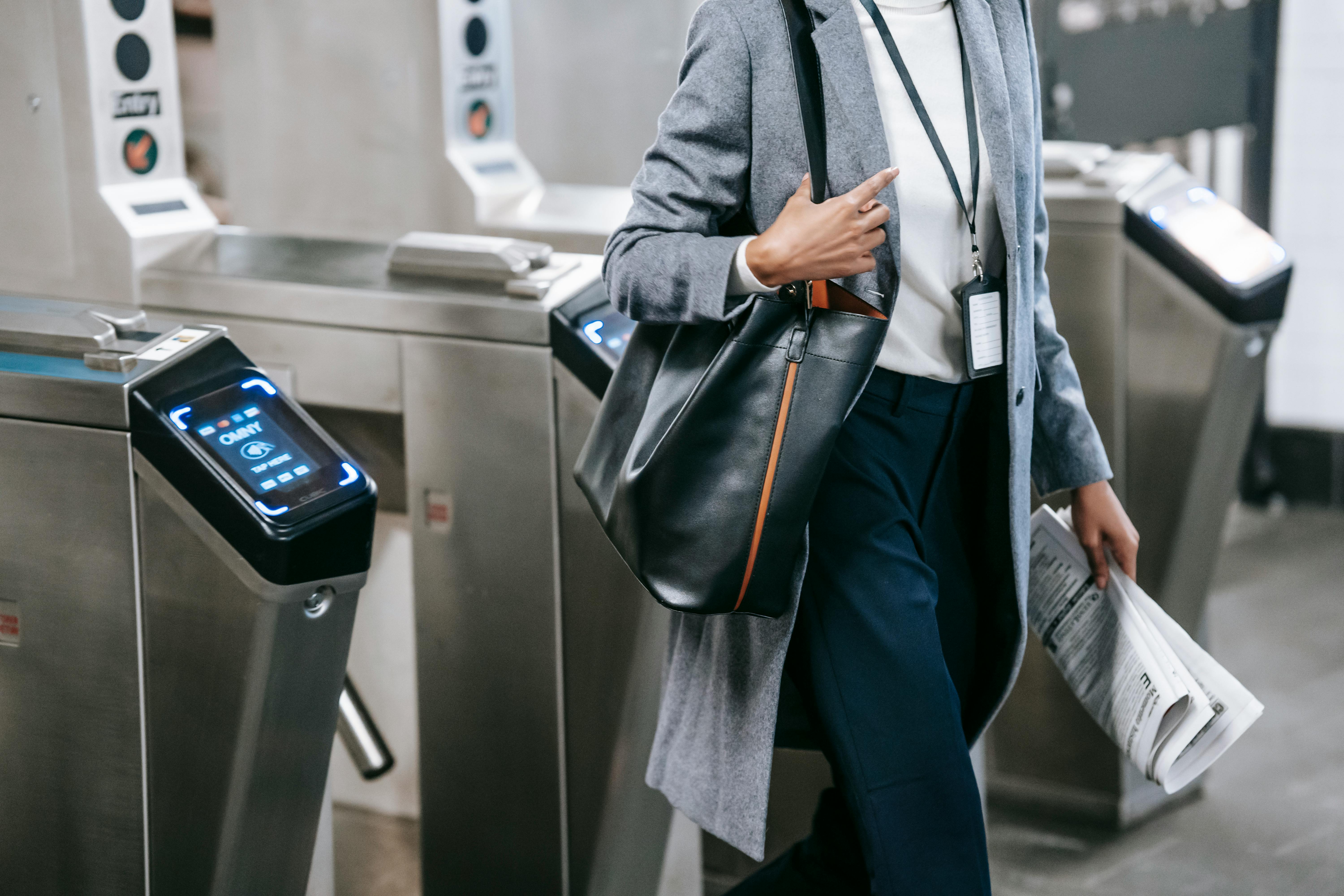 日本面臨勞動力缺乏的危機，部分上班族雖然想辭職，但是卻遇到公司不允許的窘境。（pexels提供）