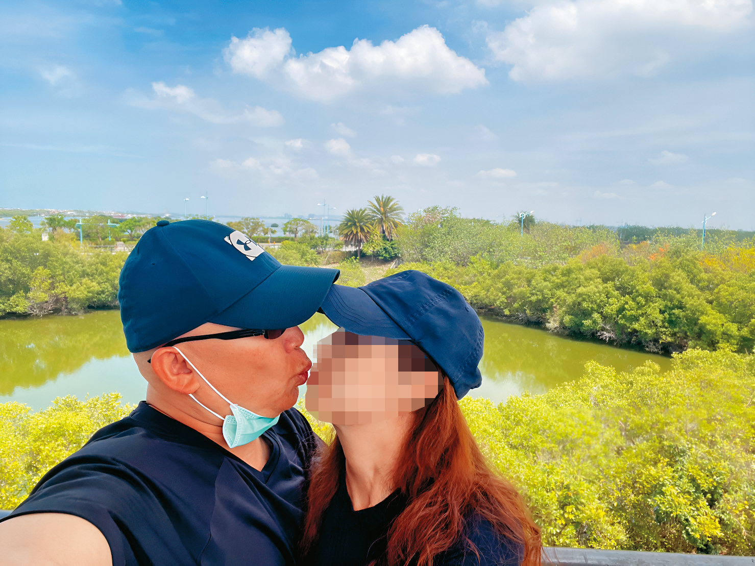 婦產科名醫潘恒新（左）與護理師小四（右）交往3年。（讀者提供）