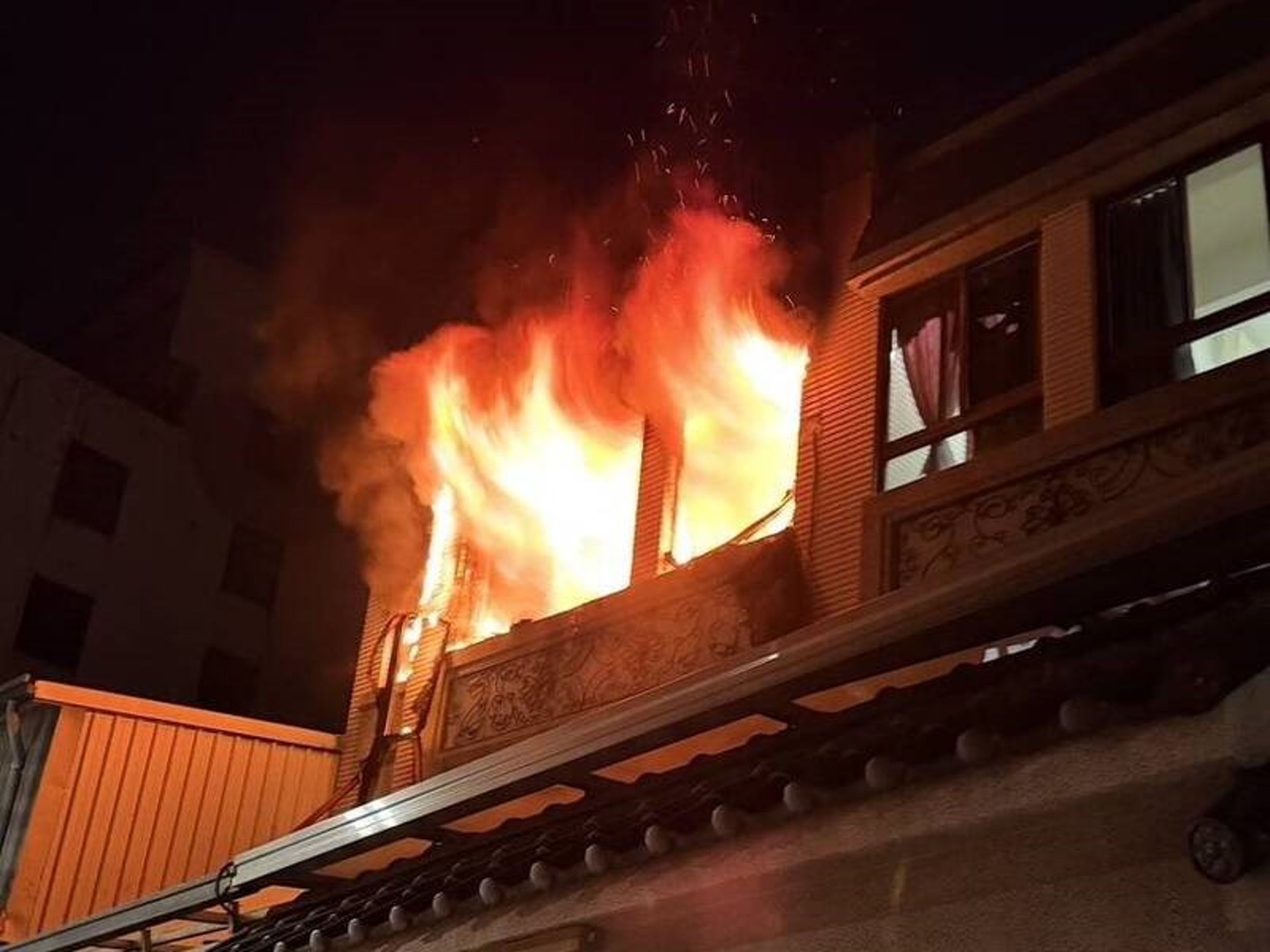 台中市東區今（17日）大年初一清晨傳出住宅火警，釀成1死1傷。（台中市消防局提供）
