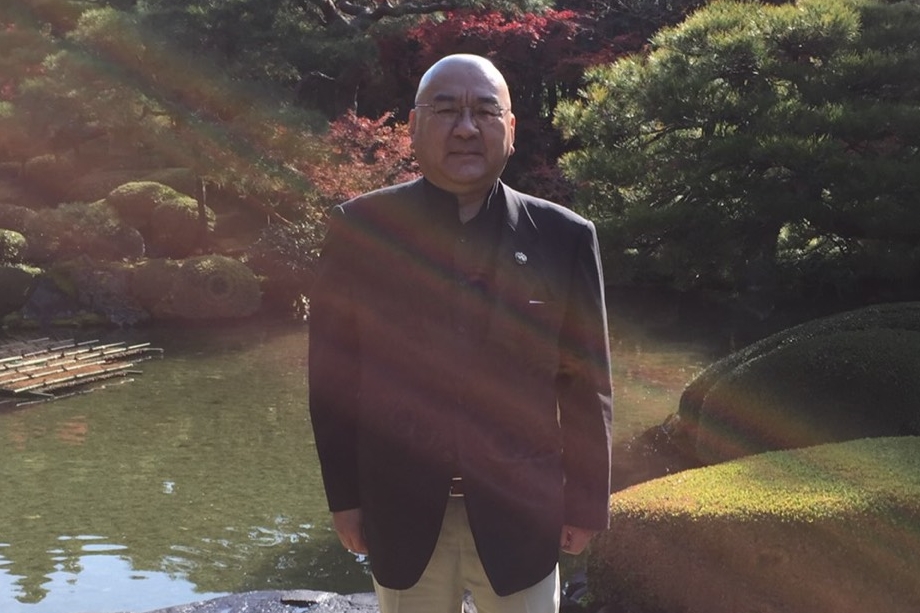 潤泰集團總裁尹衍樑今晨辭世享壽76 歲（尹衍樑於日本松下幸之助庭園留影）