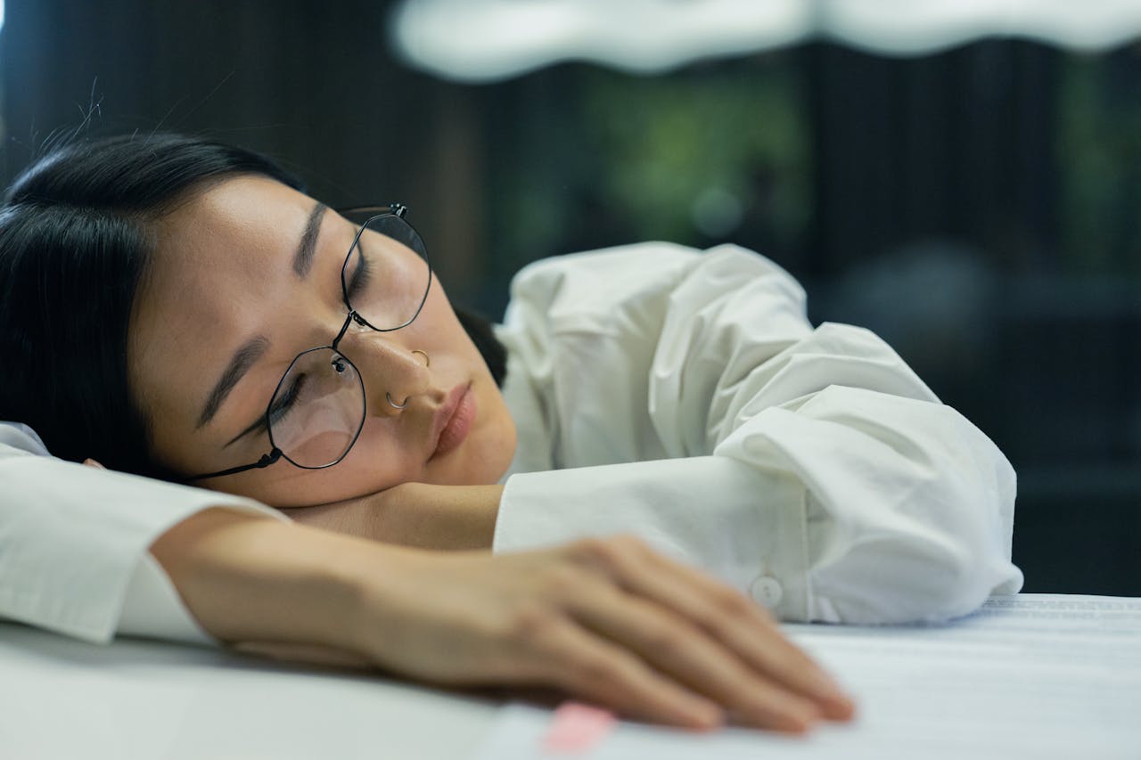 中午睡太久,可能增加心血管負擔。(示意圖,Pexels)