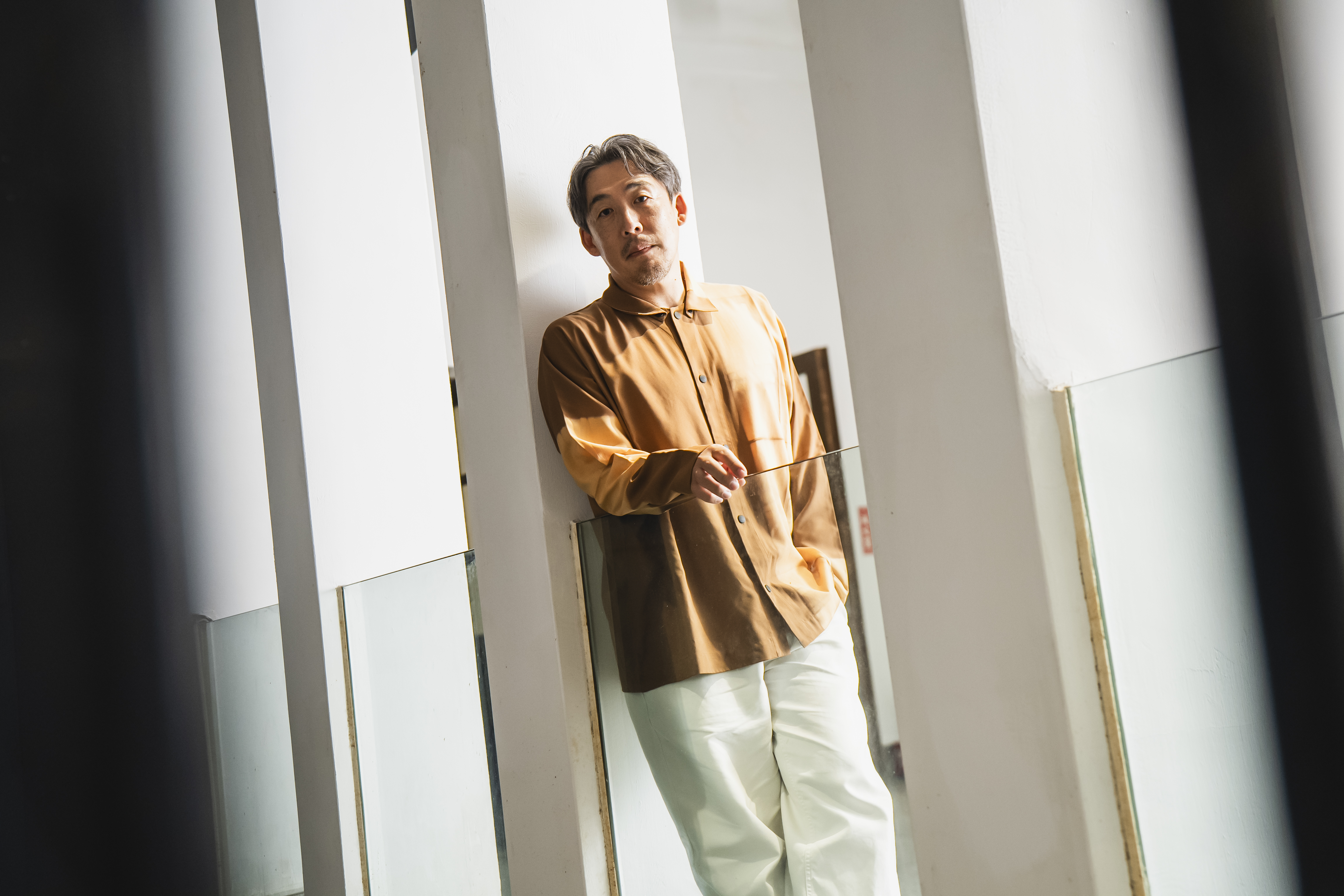 導演石川慶是石黑一雄的書迷,改編《群山淡景》時也加入石黑一雄的建議。
