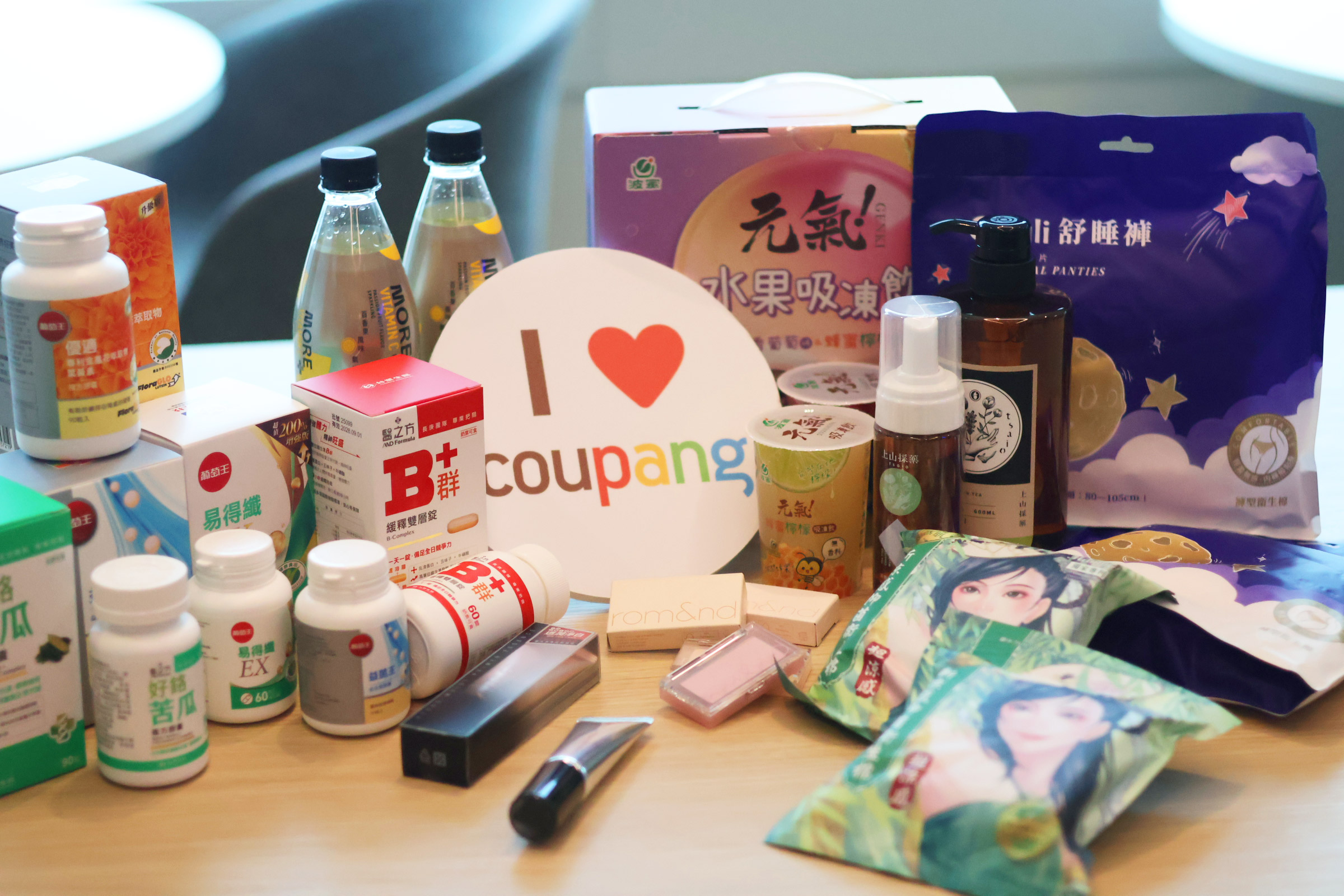 Coupang酷澎推出女神節，整合從外在保養到內在調理的多項商品。