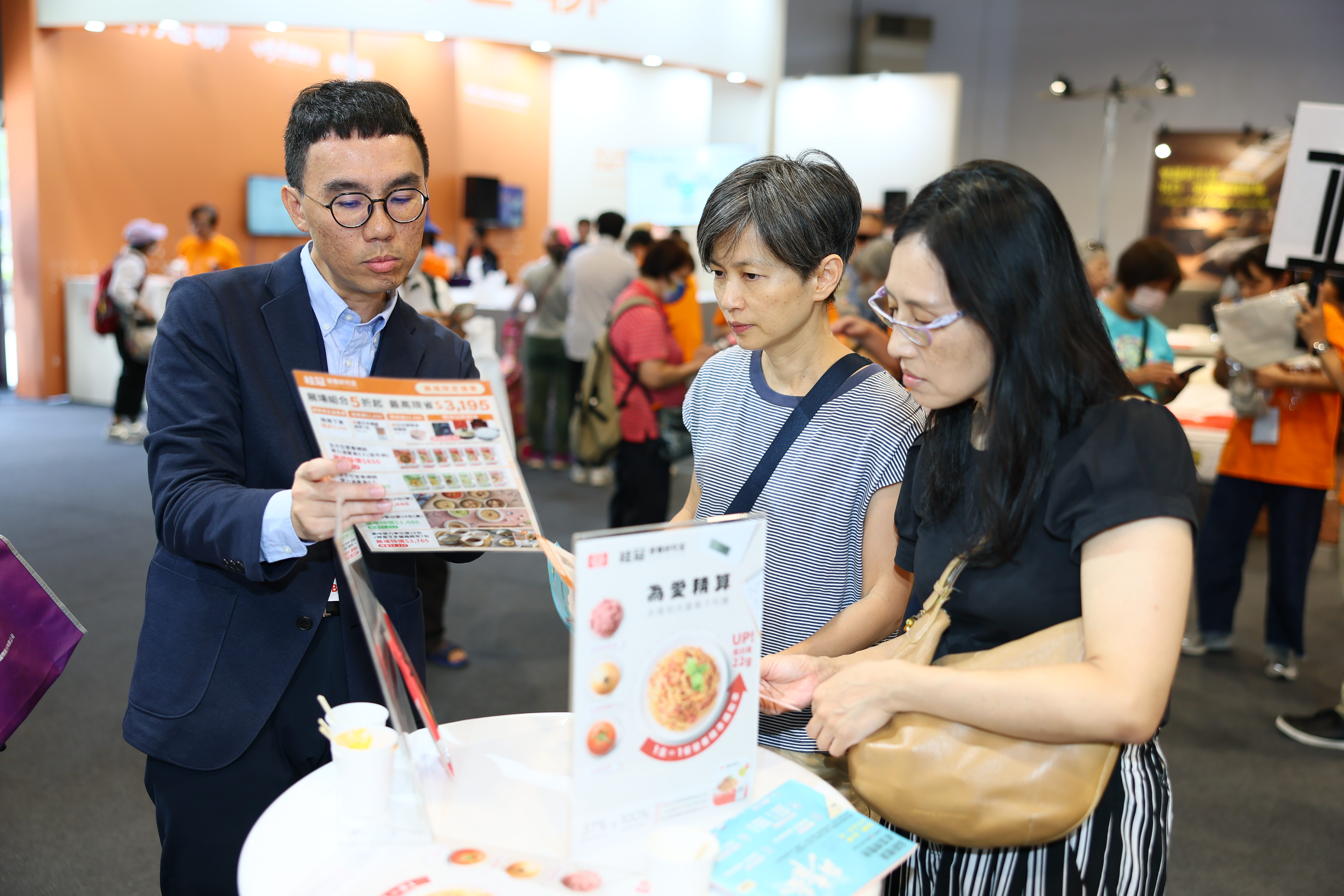 桂冠營養研究室從家庭備餐需求出發，以高蛋白質等營養補充為主訴求，吸引民眾接觸認識。（桂冠提供）