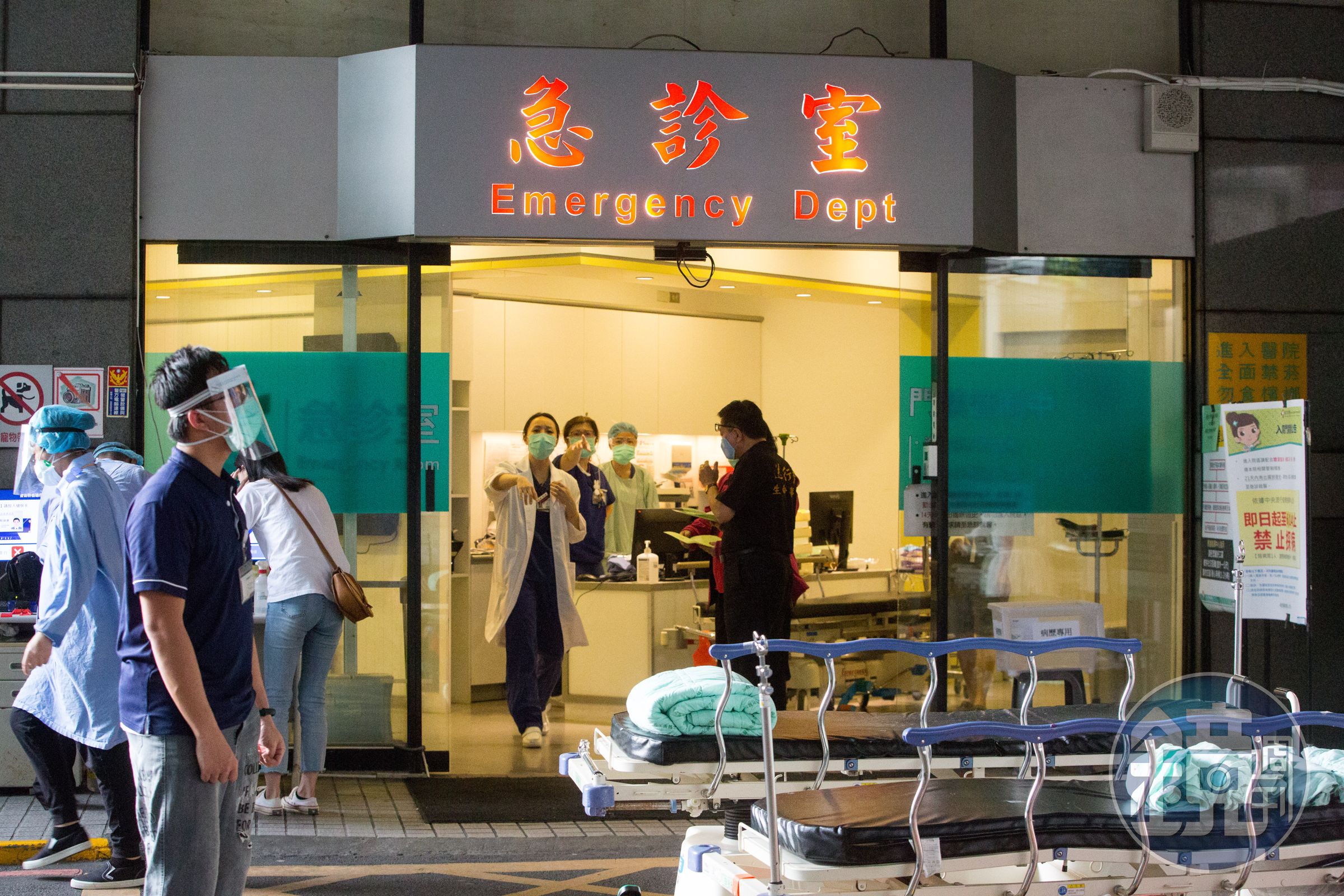 基隆某國小昨晚12學童因身體不適就醫,衛生局獲報後已到醫院、學校進行疫調與採樣。(示意圖,本刊資料照)