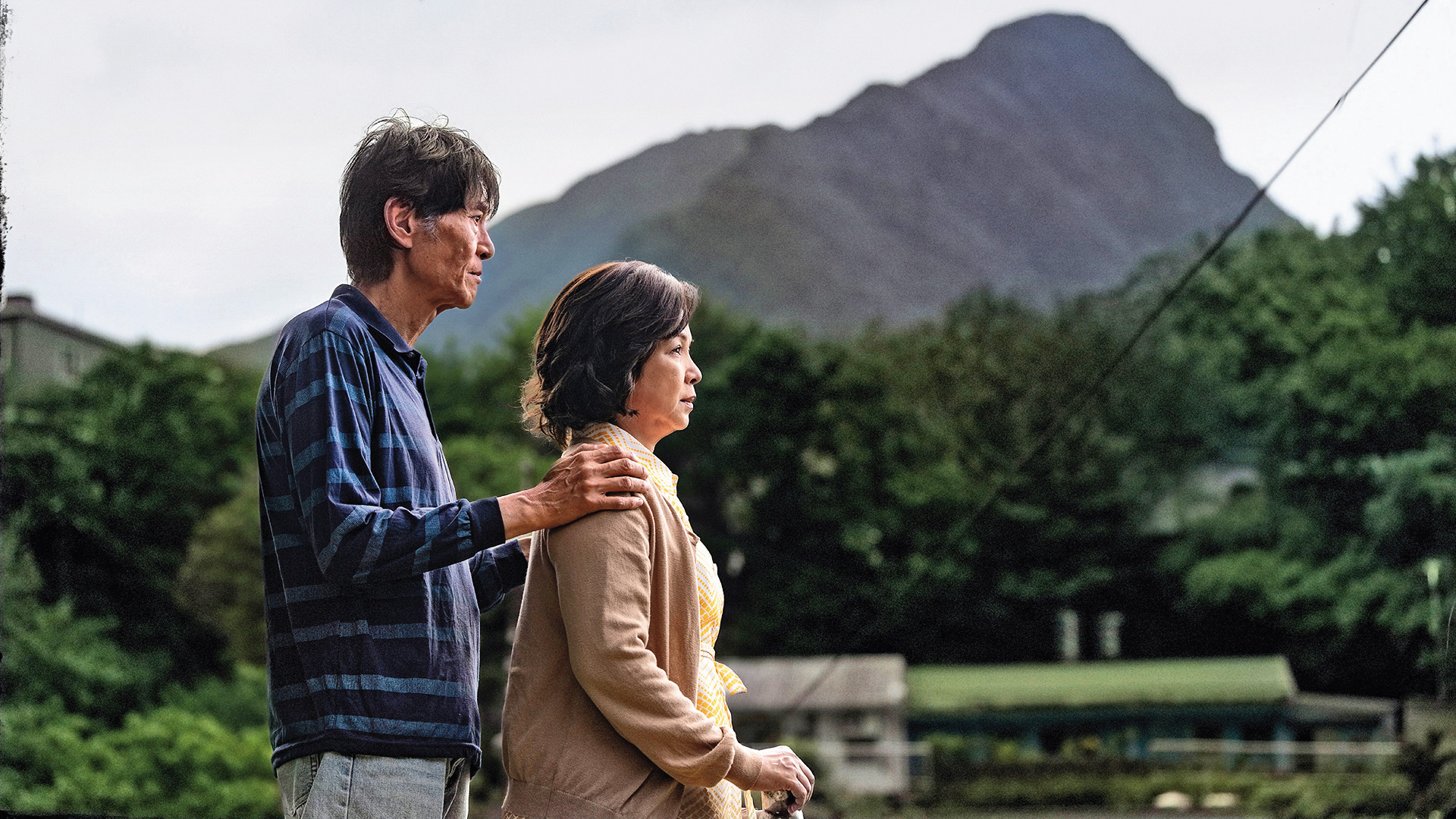 喜翔(左)和楊貴媚(右)在《春行》飾演相依為命、愛鬥嘴的老夫妻。(台北電影節提供)