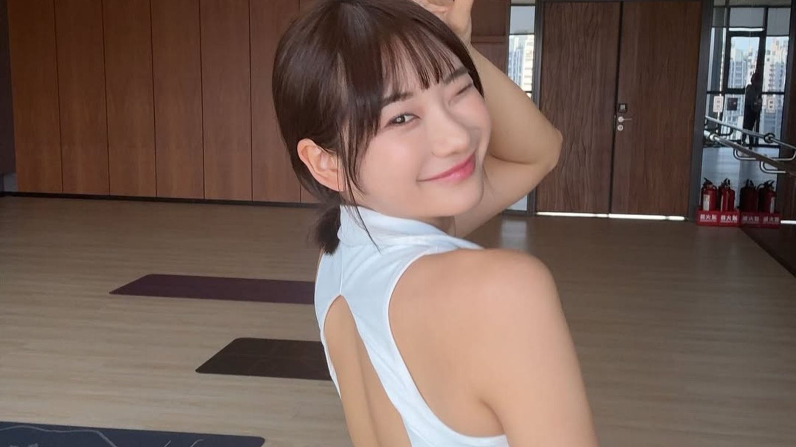 愛莉莎莎辣曬泳裝照，卻被質疑罩杯大小。（翻攝愛莉莎莎IG）