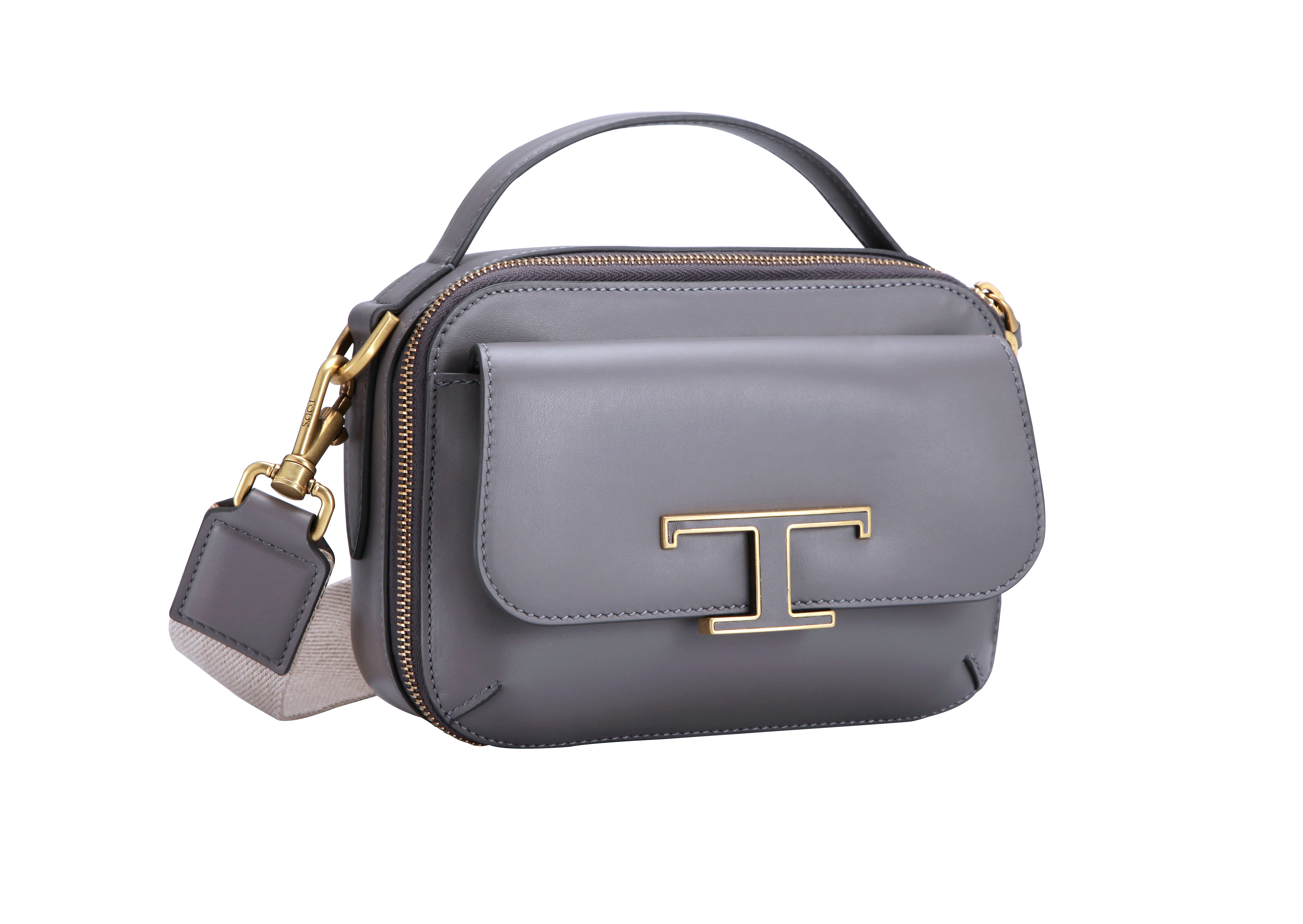 （限定款）TOD'S T TIMELESS菸灰色相機包。NT$75,900（迪生提供）