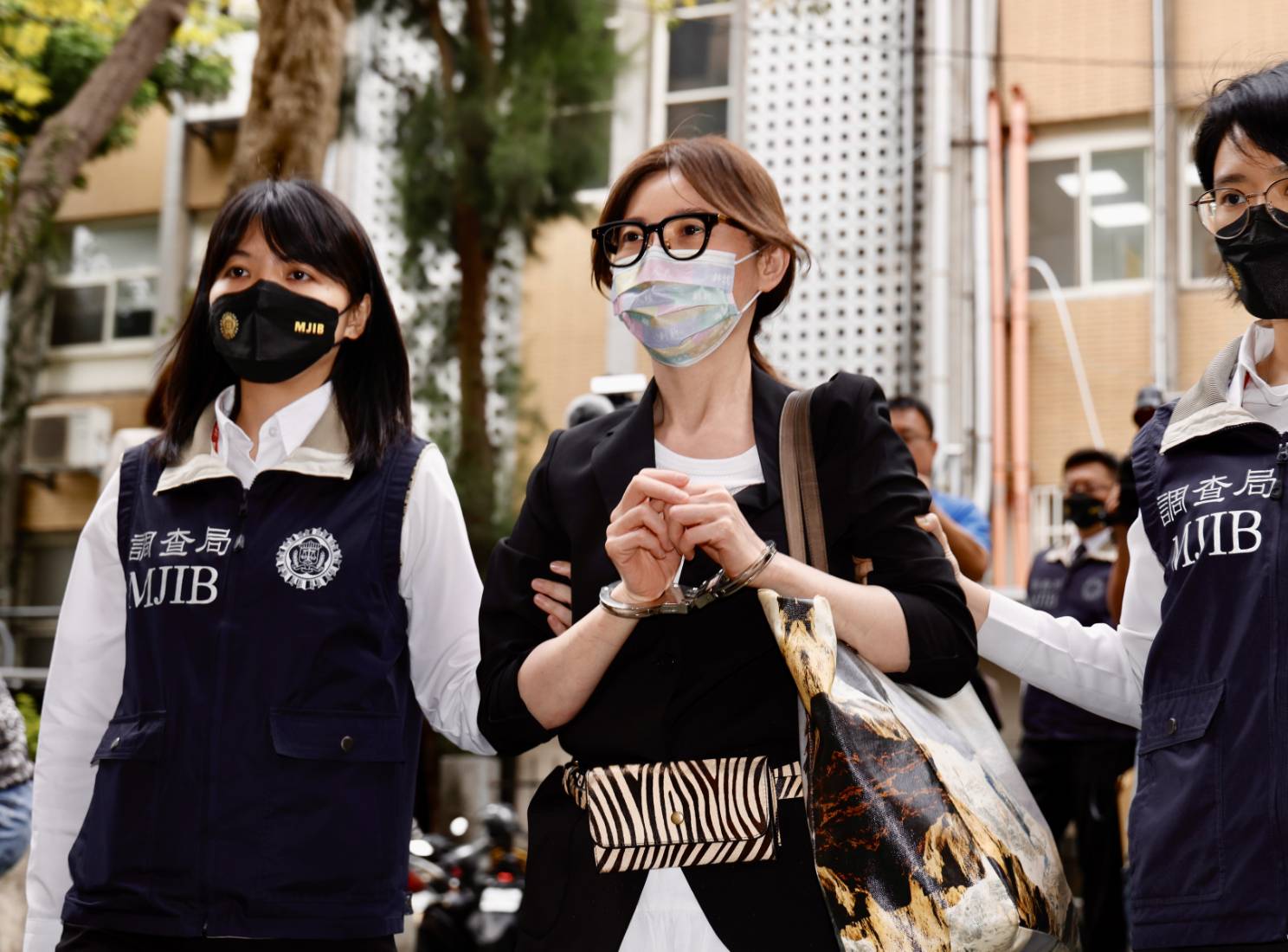 貴婦奈奈下午移送至台北地檢署歸案。