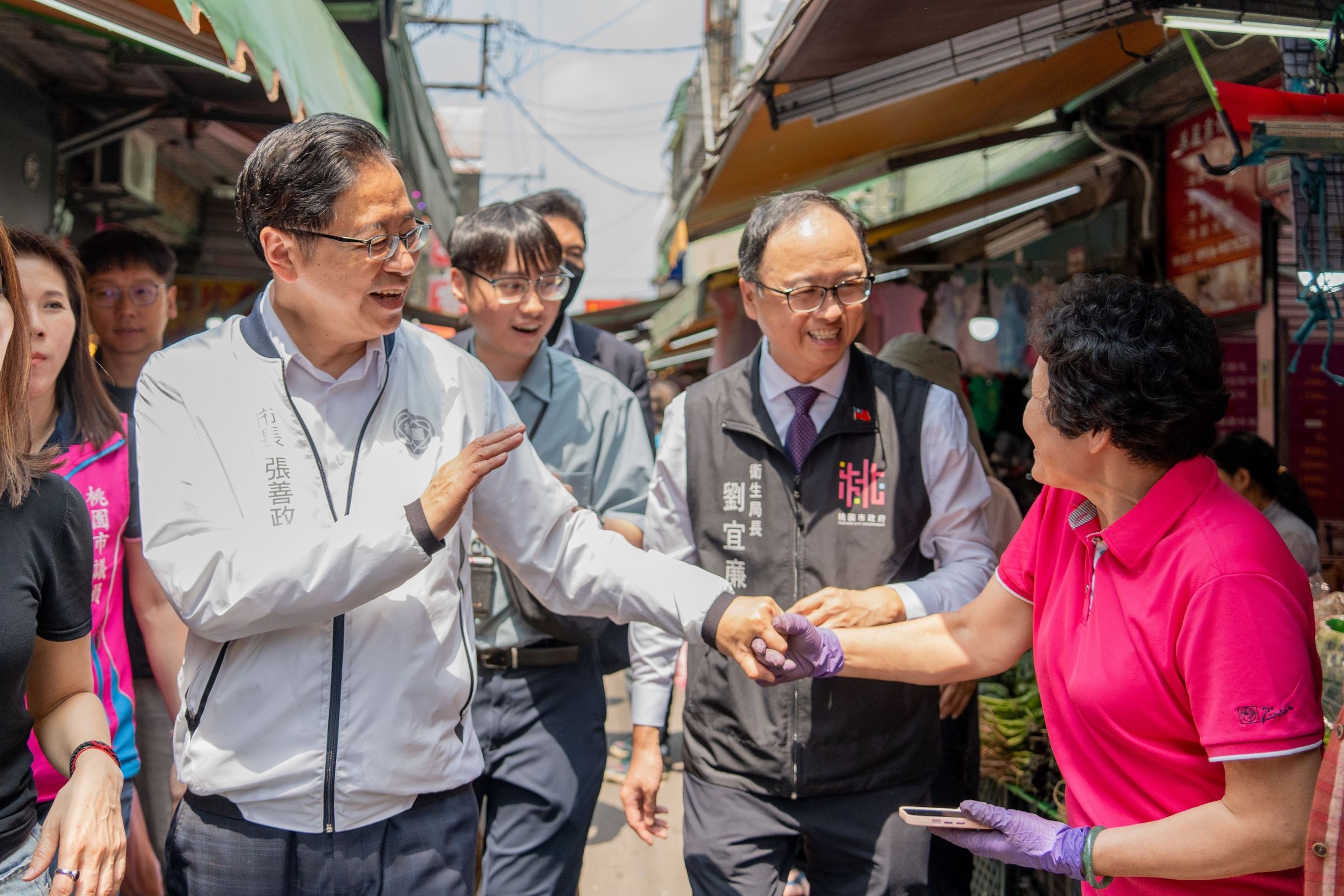 近日全台食安問題頻傳,桃園市長張善政替龍岡米干保證「絕對沒問題」。(桃園市政府提供)