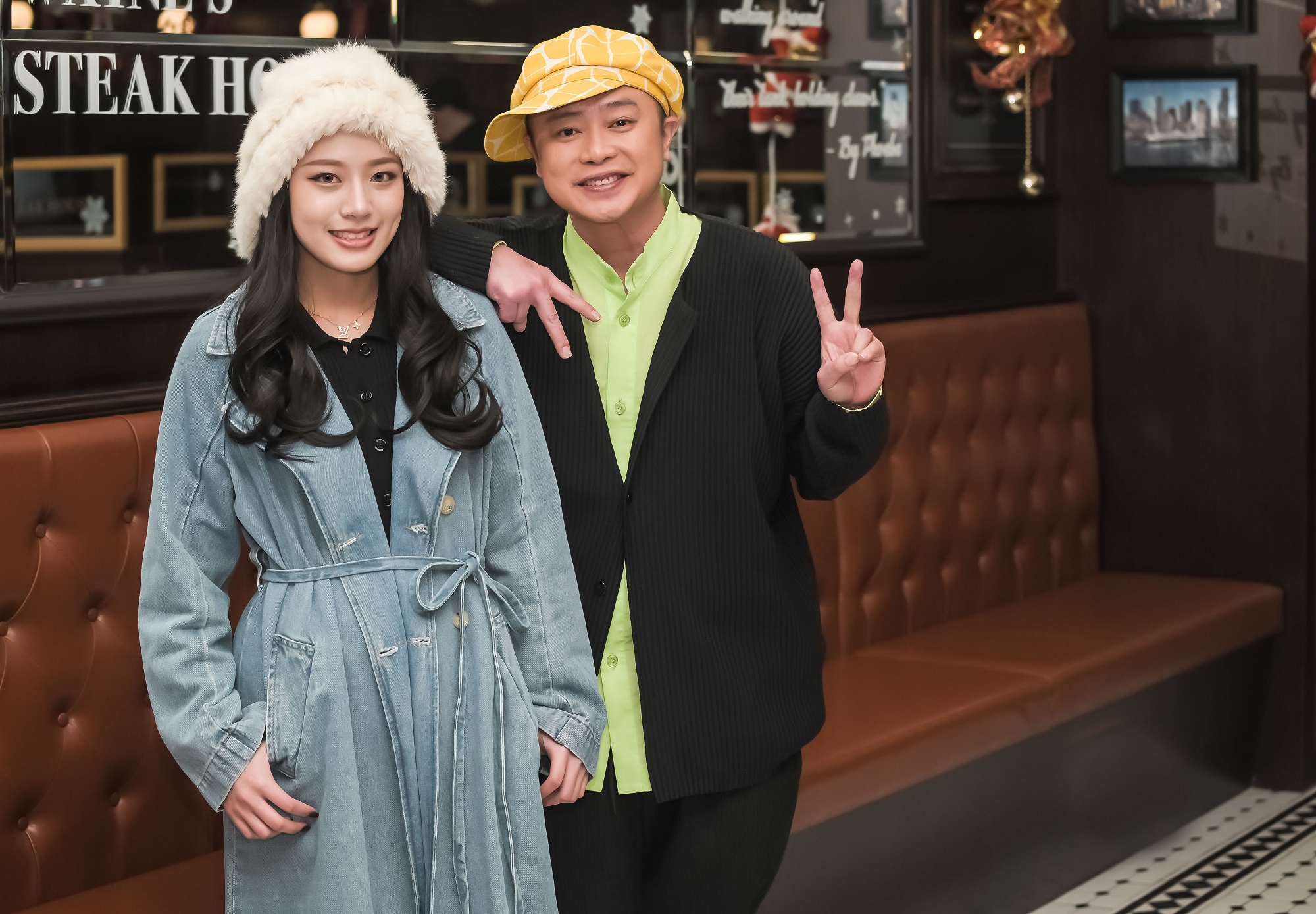 彈頭介紹專輯新歌〈時光女伶〉、〈寂寞太近與太遠〉MV女主角LALA,稱對方只是「乾妹妹」。(美秀創意提供)