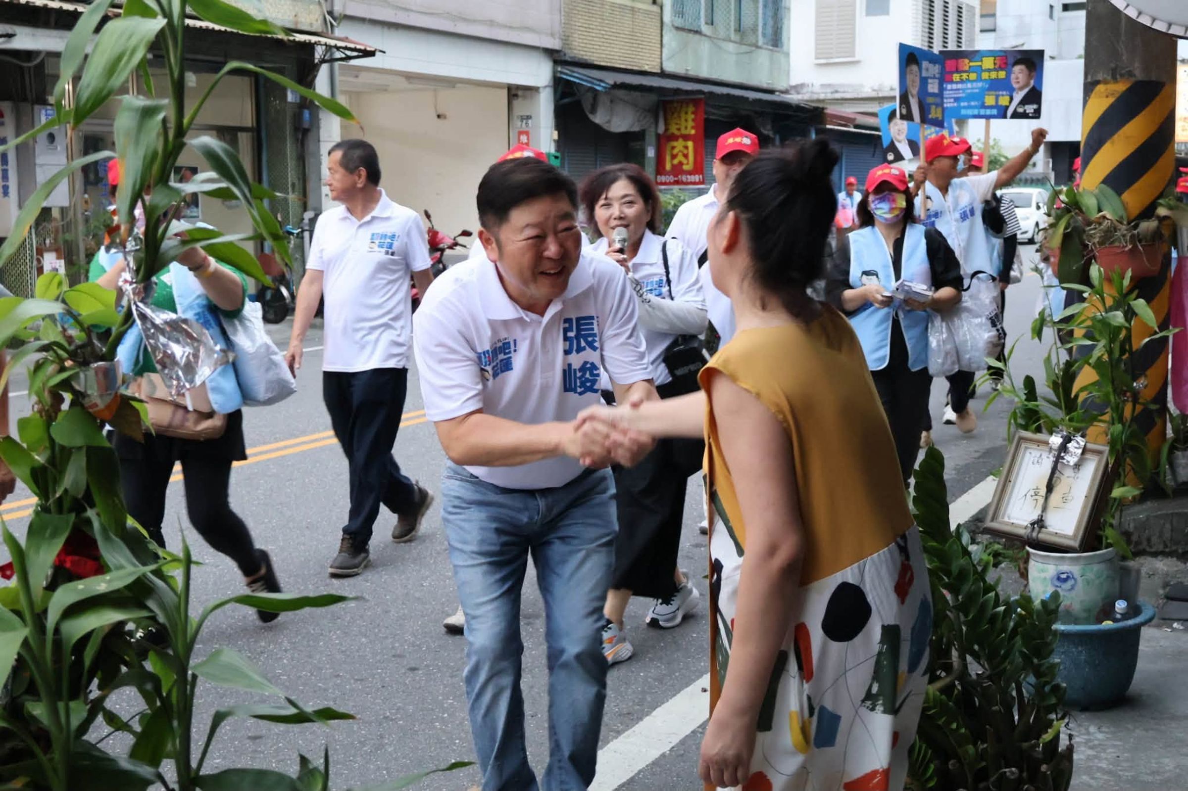面對PTT、臉書粉專接連翻出花蓮縣議長張峻遭警方提報及法院裁定管訓的紀錄，張峻強調，不逃避過去，但也不接受未經完整查證的指控。（翻攝張峻臉書）