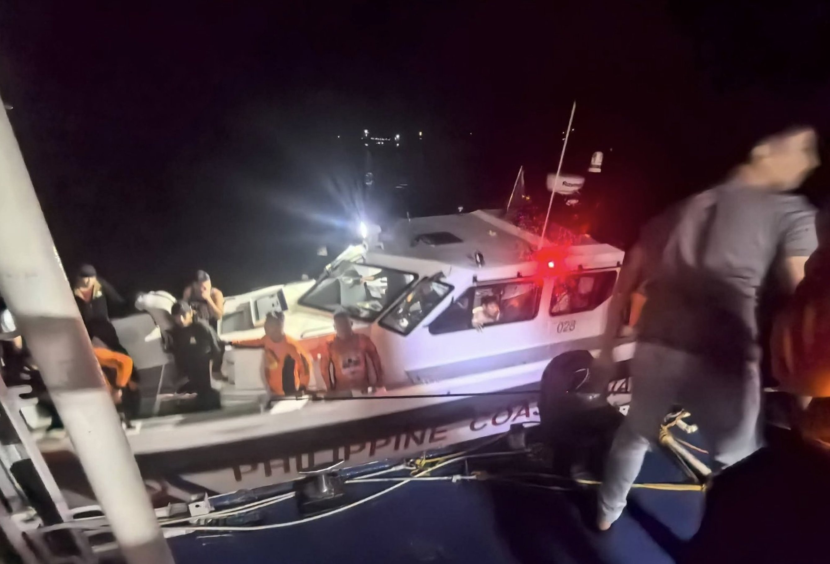 菲律賓渡輪凌晨重大海難!證實至少15人死亡 仍有數十人待救下落不明