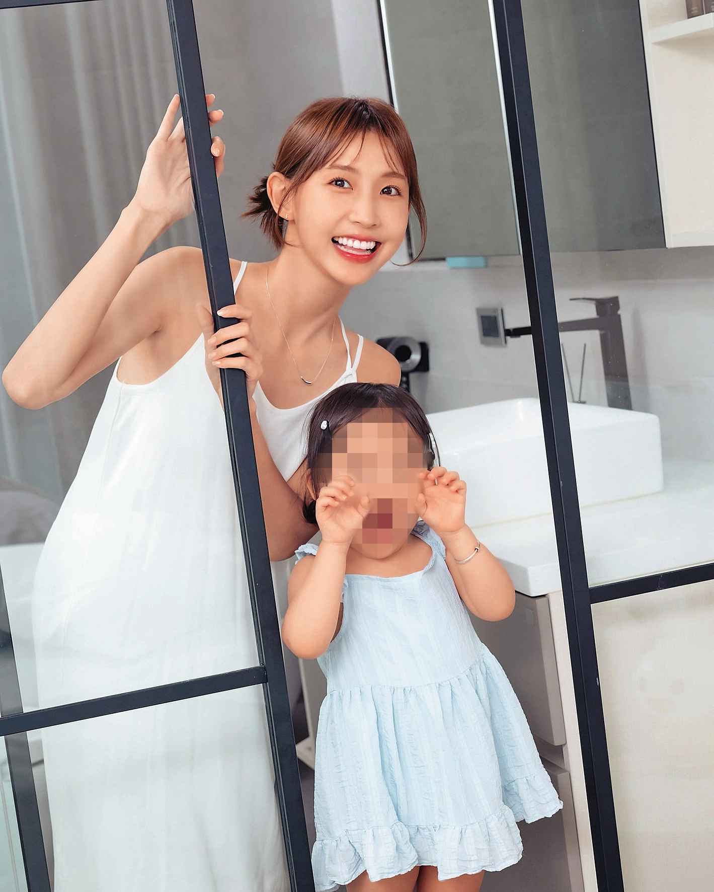 粿粿生女後,陽光健康媽媽的形象,讓她帶著女兒接了不少業配。 (翻攝自粿粿IG)
