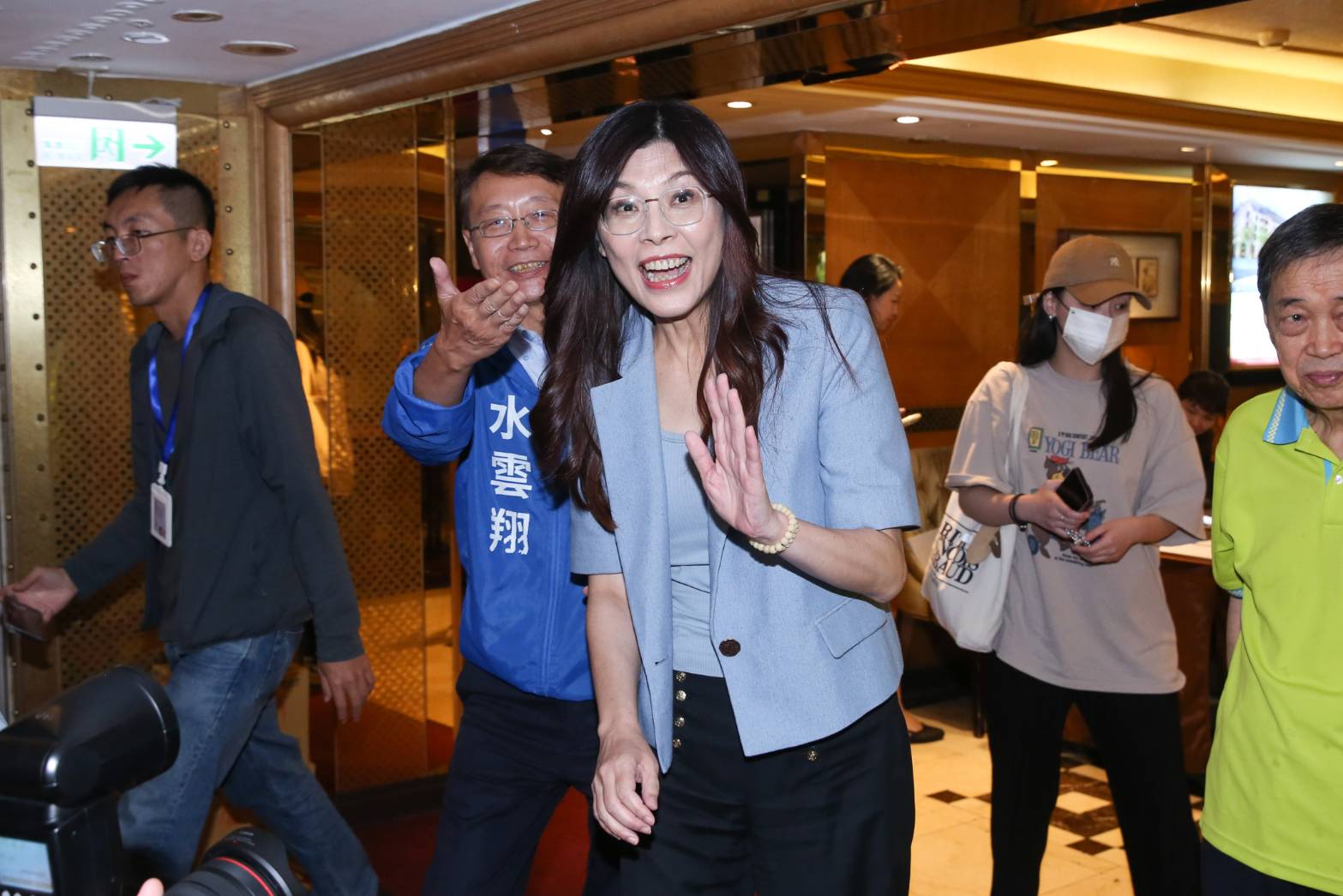 聽聞力勸郭台銘選總統的爆料，鄭麗文稱「太抬舉我了」，同時否認批評侯友宜「奄奄一息、混吃等死」。（鏡報董孟航）