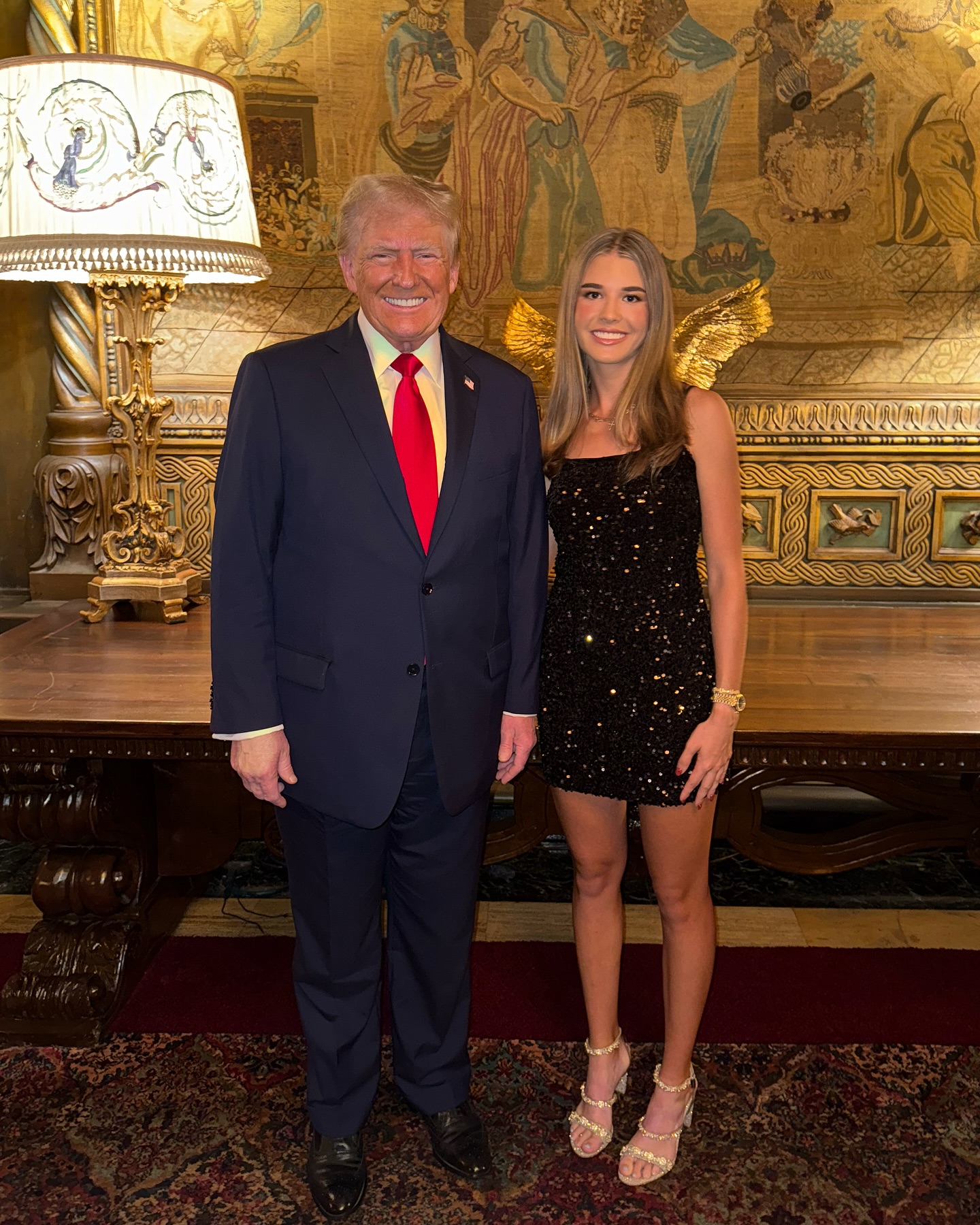 凱伊（右）與爺爺川普都熱愛打高爾夫。（翻攝Kai Trump IG）