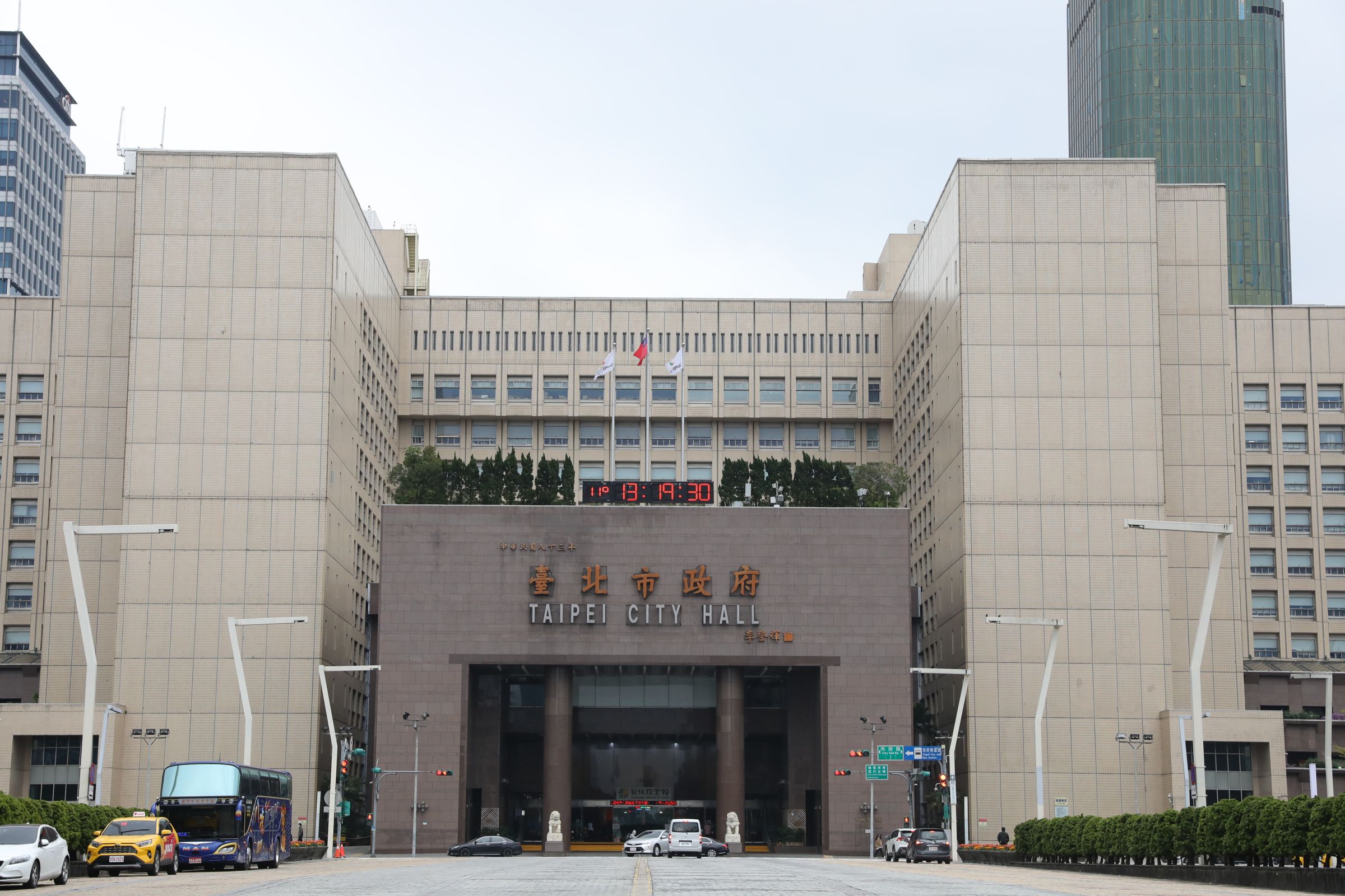 A先生質疑表示,台北市府承辦人竟只隔一個週末假期,就在週一火速發文核准召開牧東公司的股東臨時會,認為效率快到不合理。(資料照片)