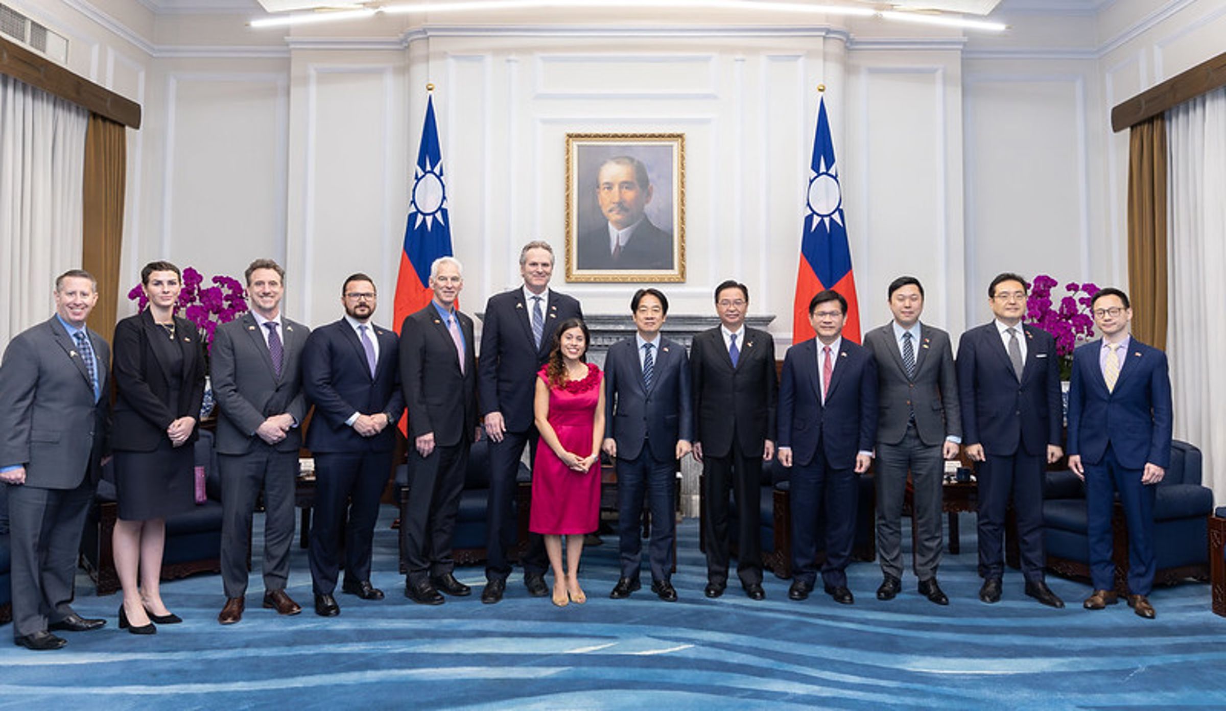 總統賴清德接見美國阿拉斯加州州長鄧利維訪賓一行人。(總統府提供)
