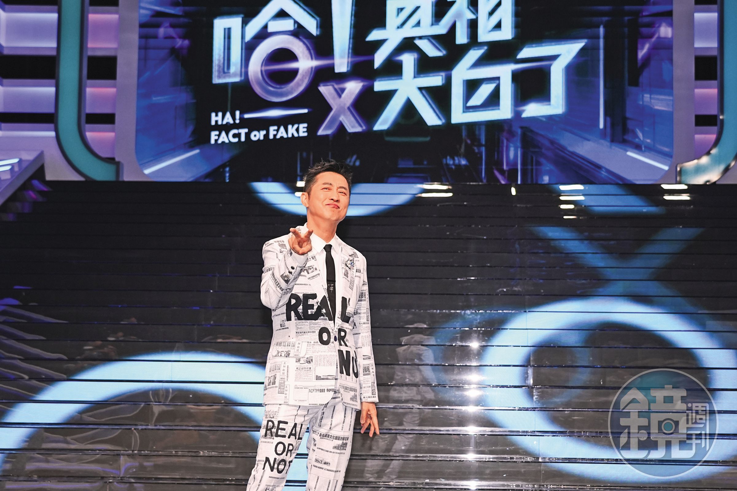 哈林比出「I'm watching you」手勢,你各位造謠者小心了。(趕快推給網友)