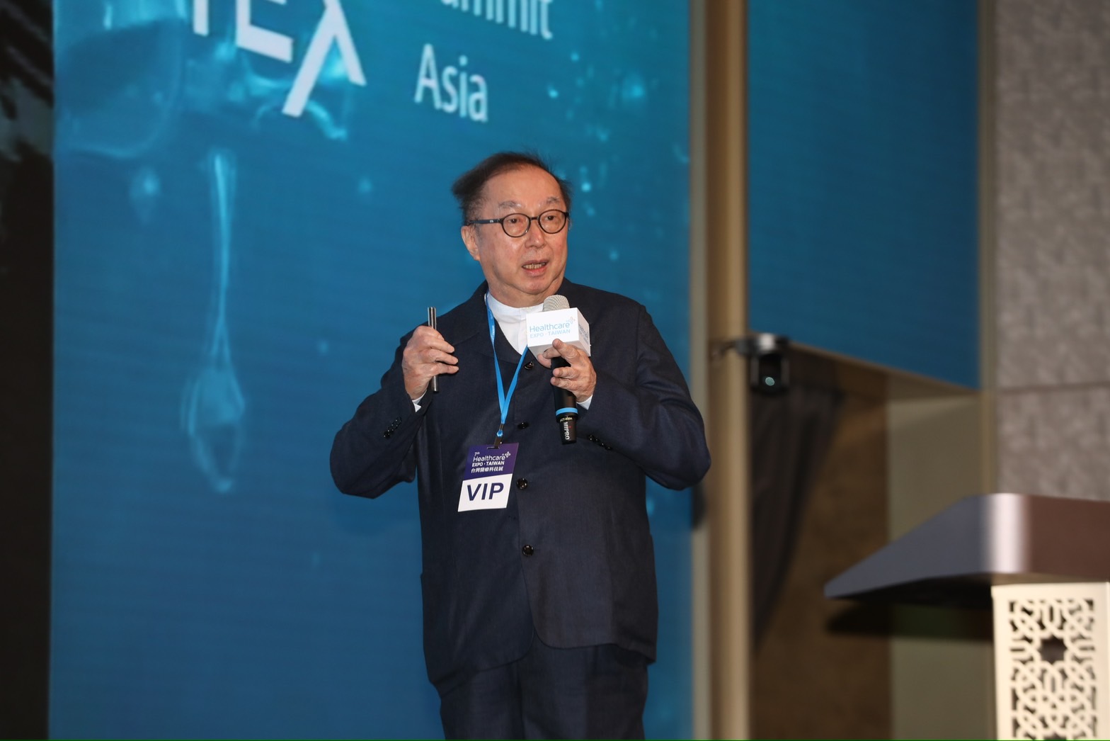 林百里看好AI潛力，點名看好AI電腦、AI伺服器、AI車電和智慧醫療。 