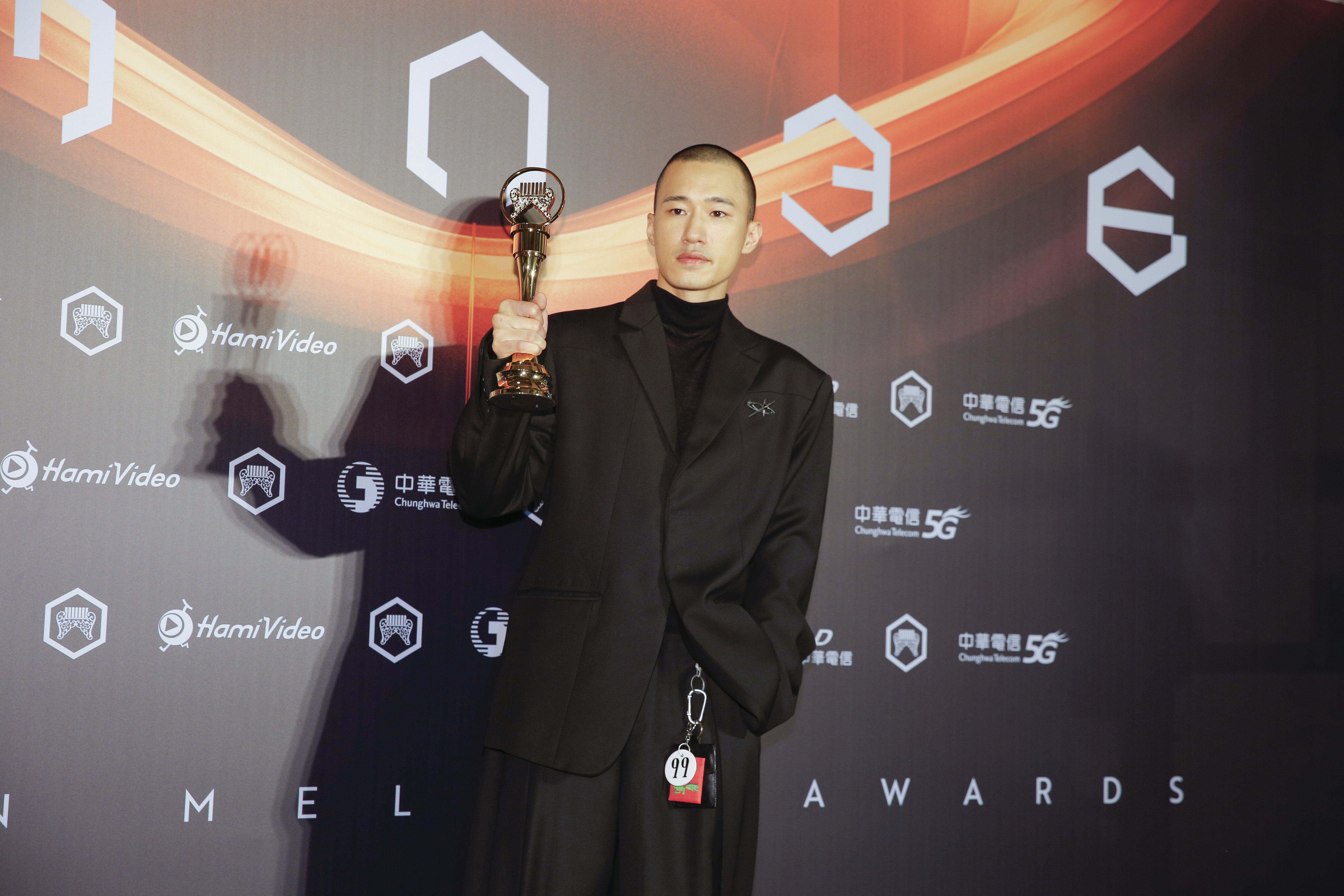 someshiit山姆奪下金曲獎第36屆最佳新人獎，坦言「做音樂這條路真的不是那麼順利。」