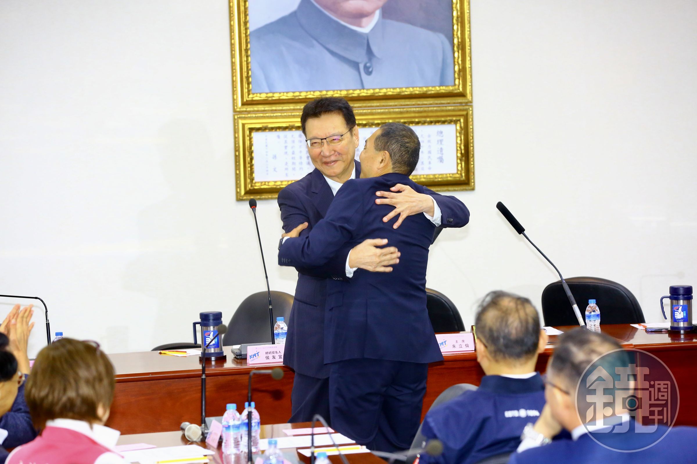 藍白破局後，侯友宜宣布副手人選為中廣董事長趙少康。