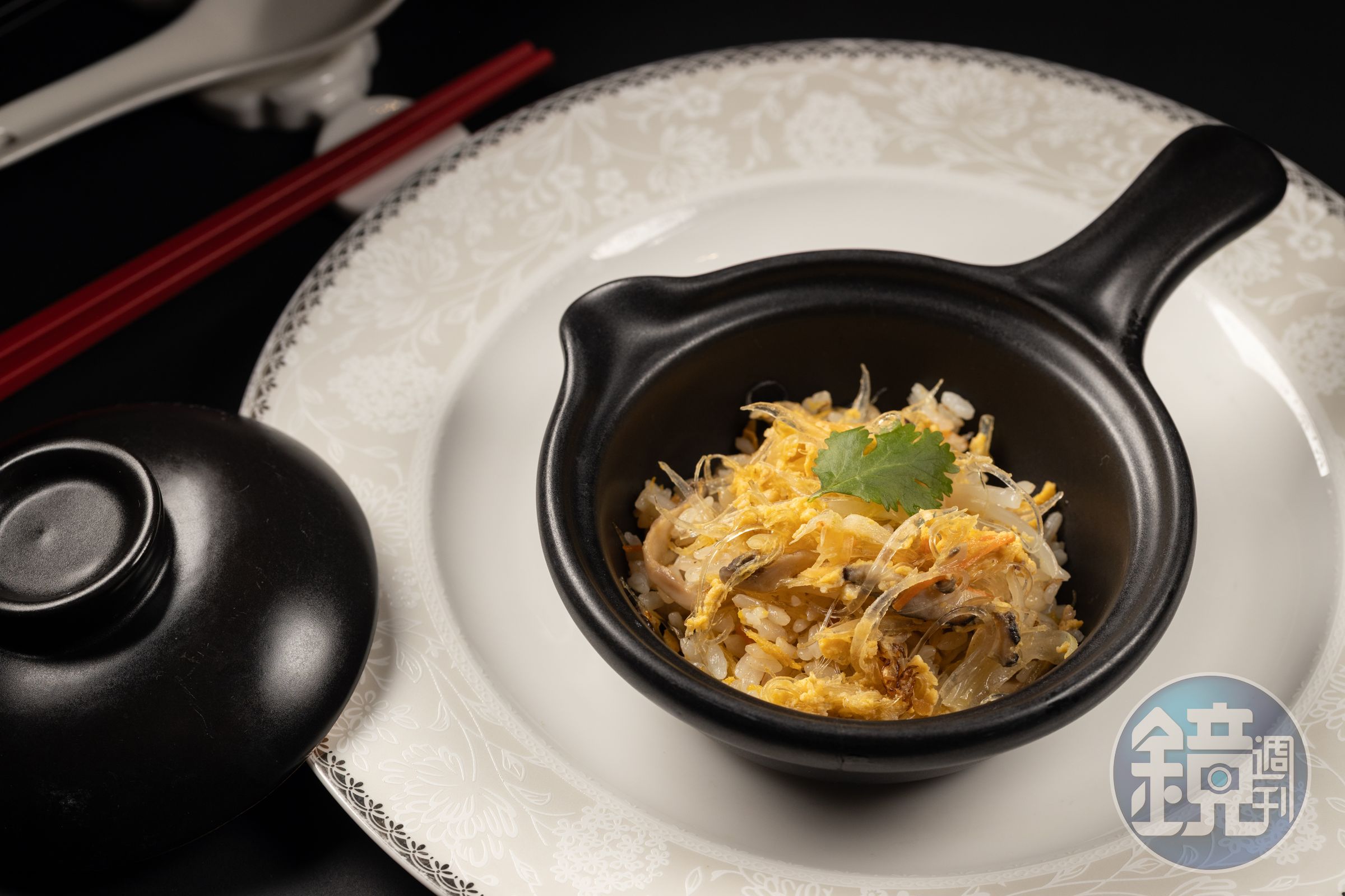「桂花魚翅炒飯」鑊氣十足，讓人不知不覺就能吃掉一碗。（粵宴套餐菜色，3,800元／人）