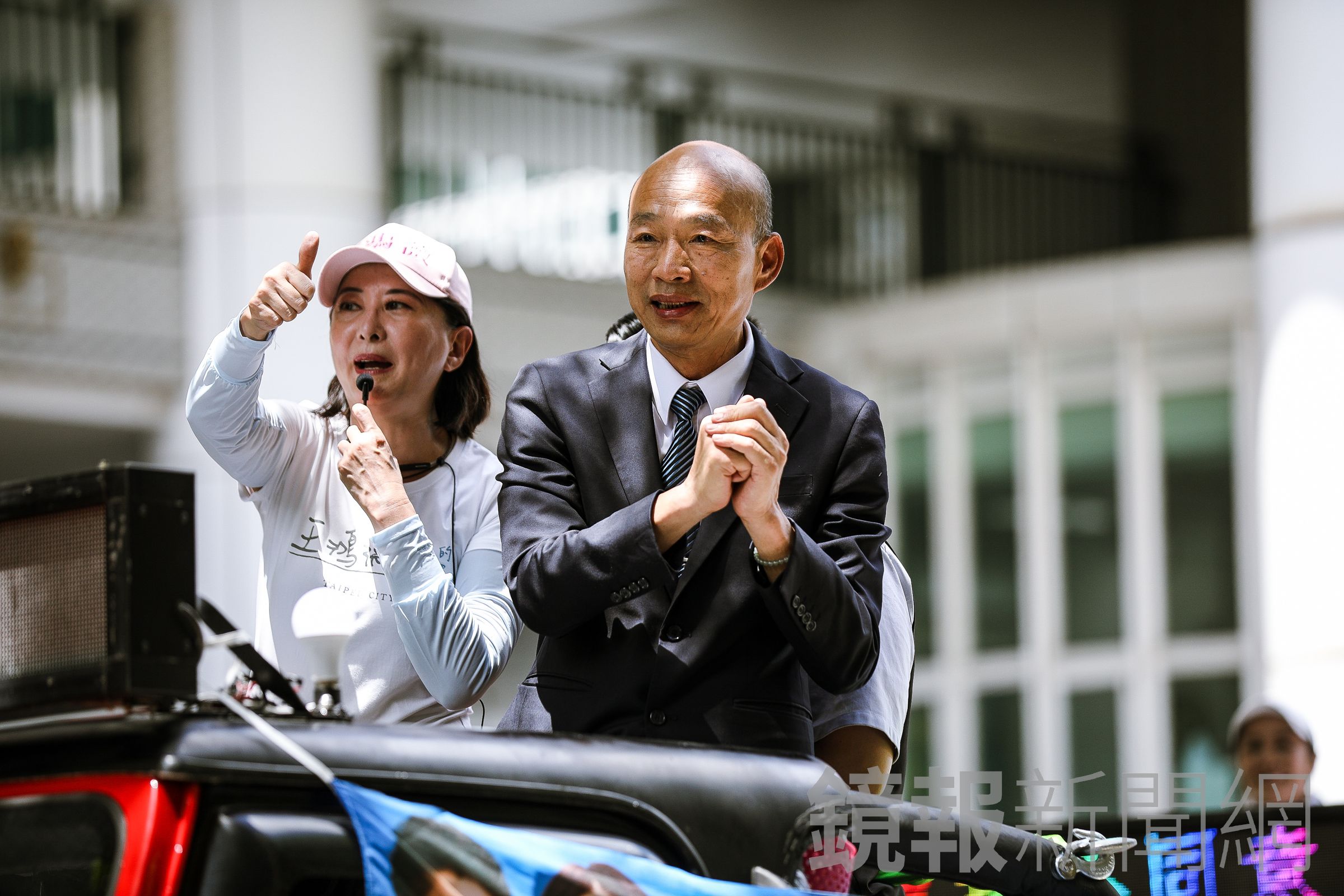 韓國瑜今陪同王鴻薇車掃,受訪時卻疑似口誤喊出「國民黨大失敗!」(鏡報鄒保祥攝)